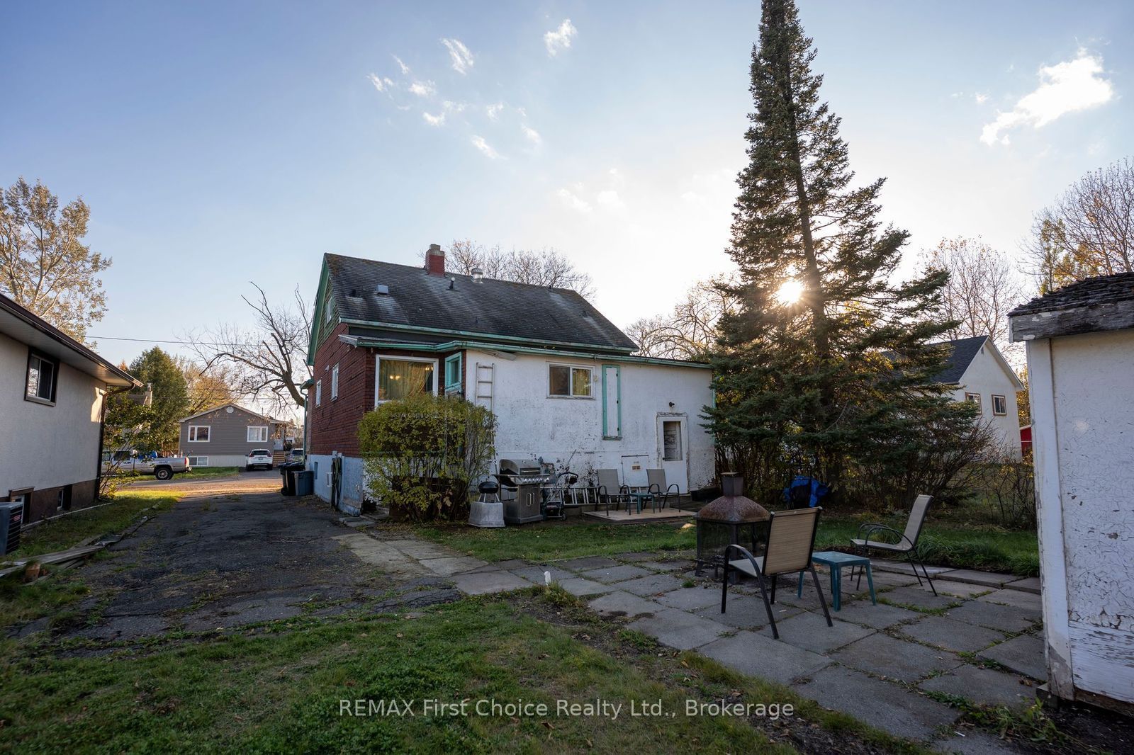 372 Inchiquin Street Property Photo 42