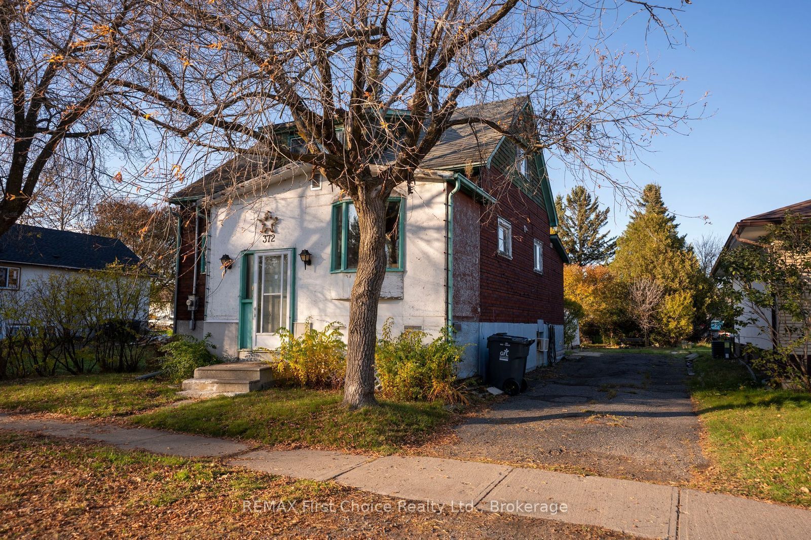372 Inchiquin Street Property Photo 45
