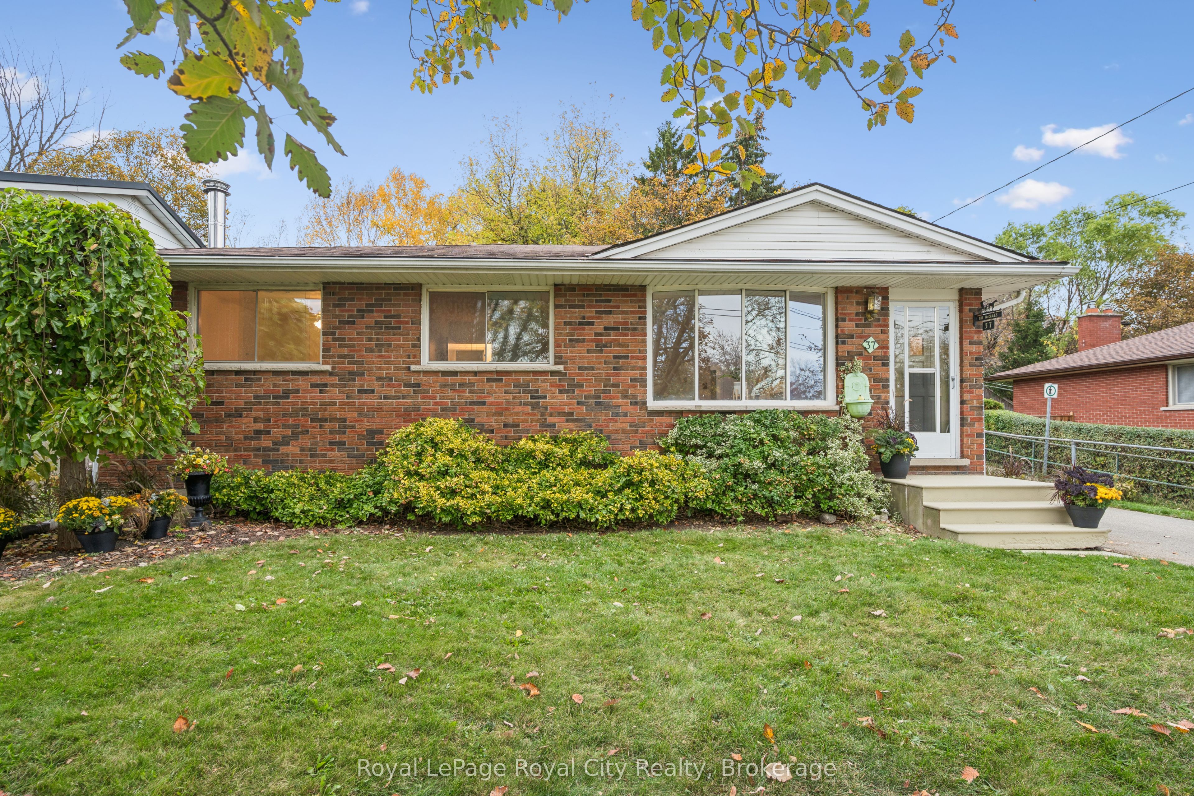 37 Kenwood Crescent Property Photo 1