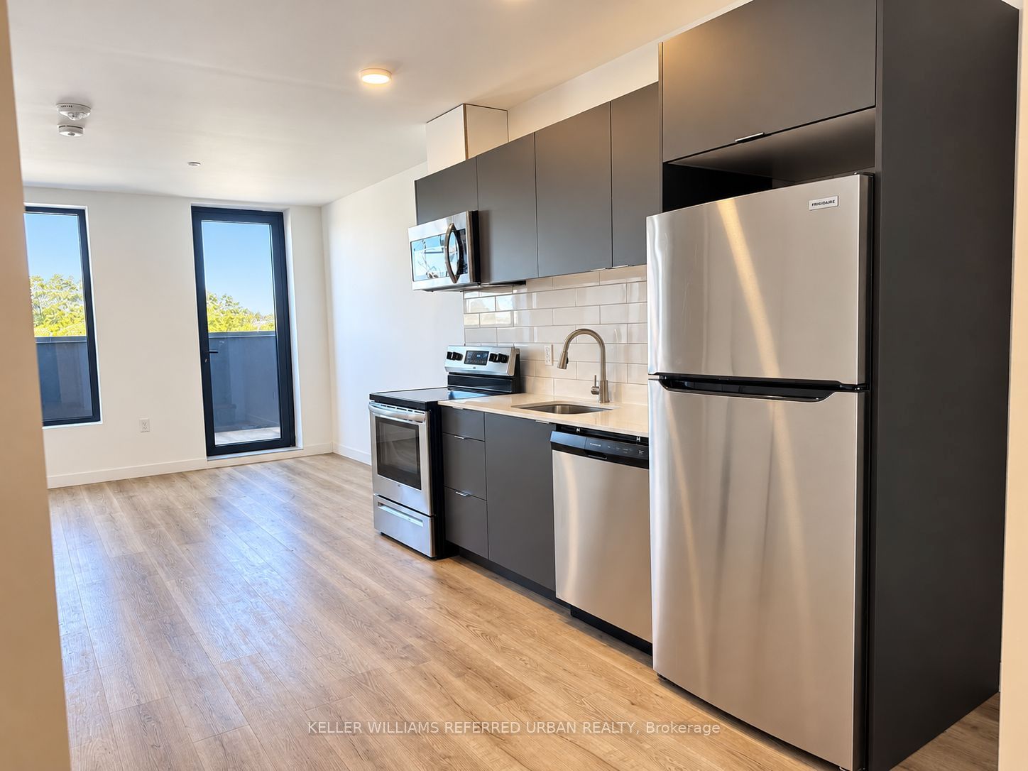 325 University Avenue W 408 Property Photo 1