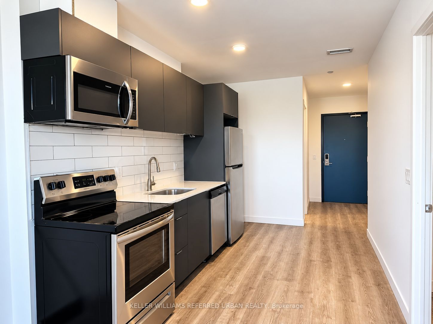 325 University Avenue W 408 Property Photo 2