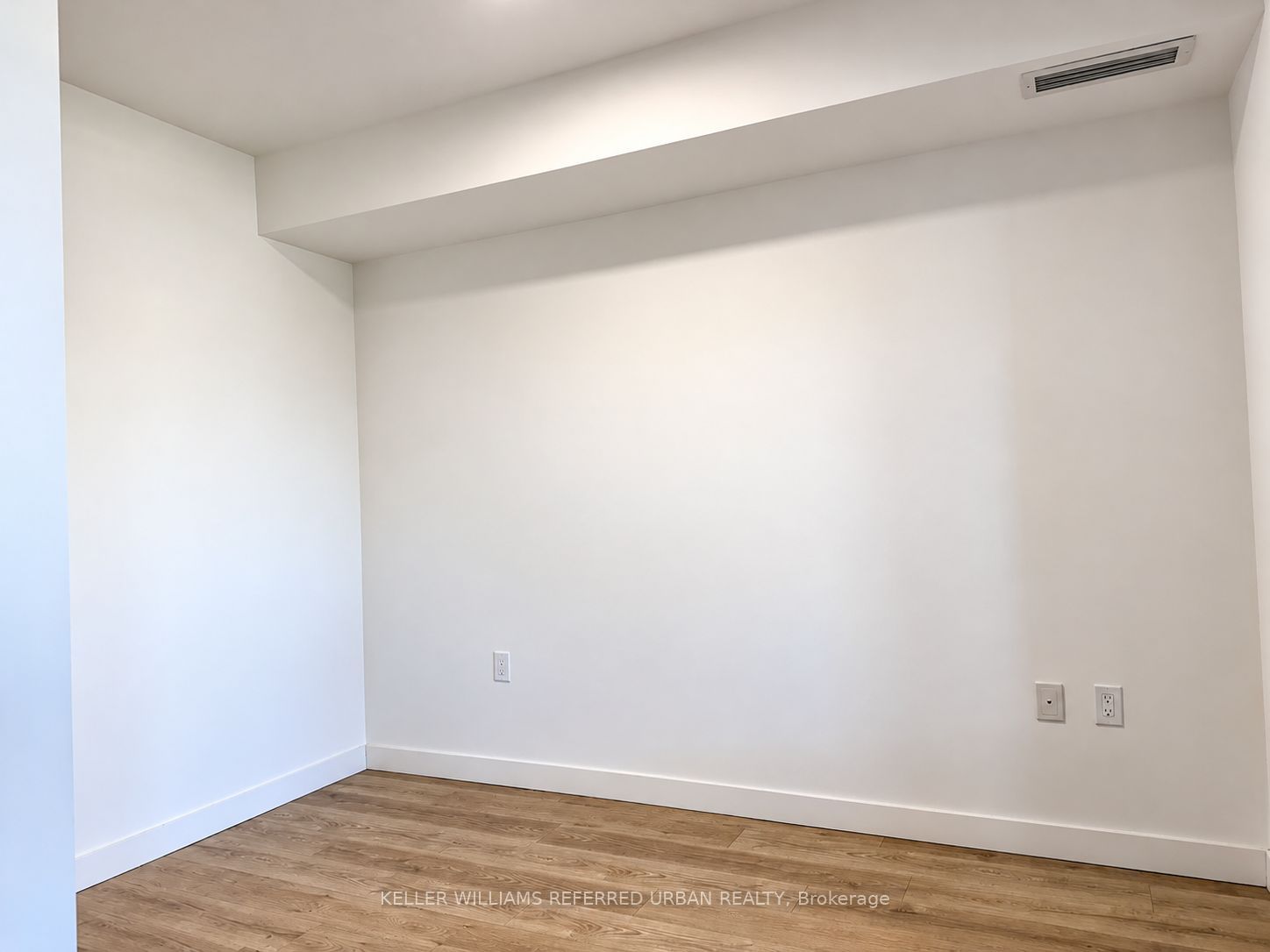 325 University Avenue W 408 Property Photo 5