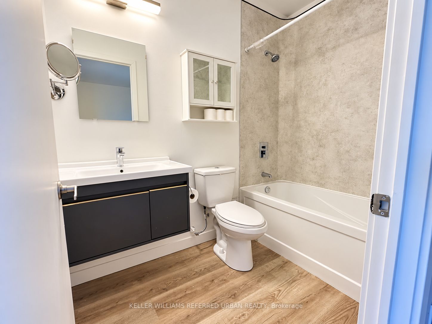 325 University Avenue W 408 Property Photo 7
