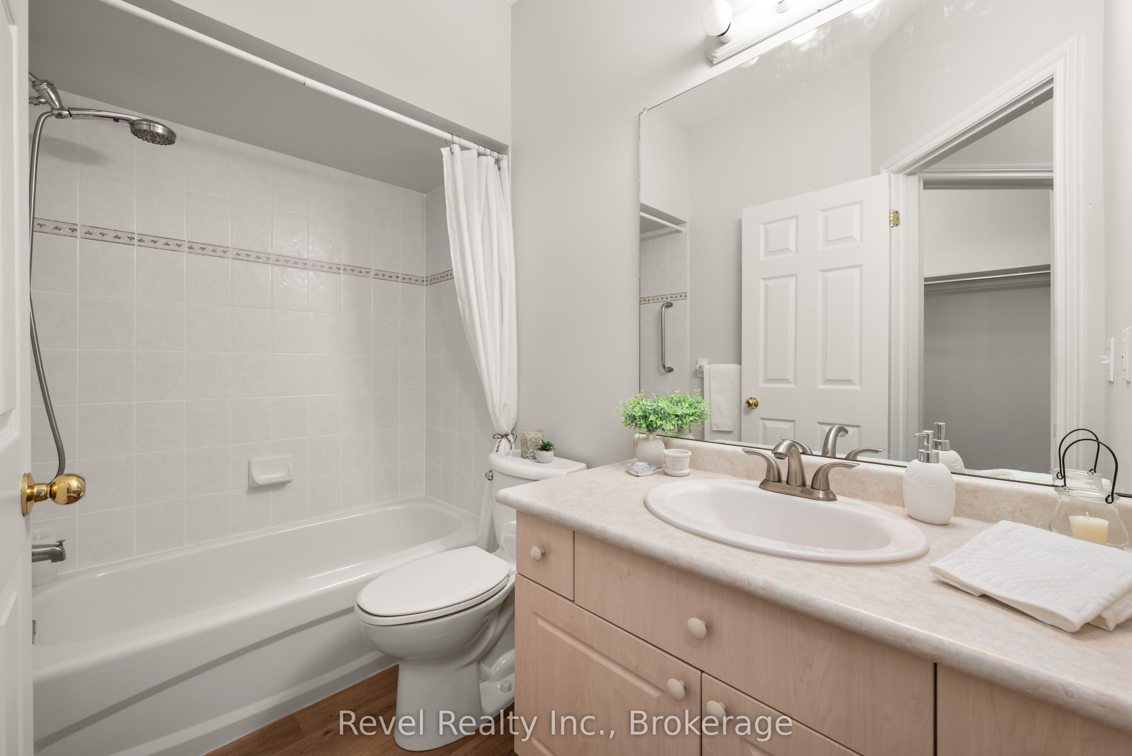111 Colborne Street 10 Property Photo 22
