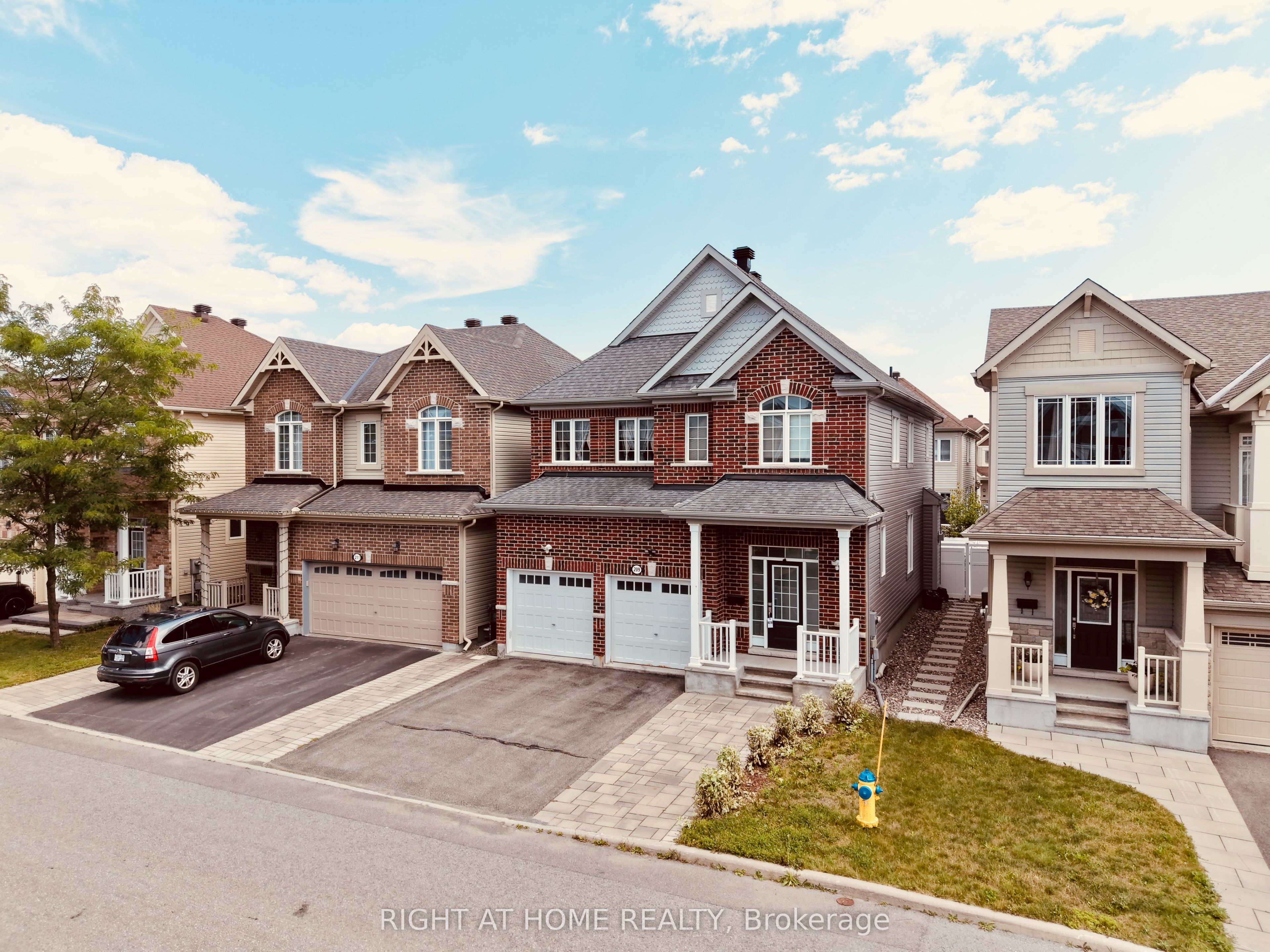 209 Rivertree Street Property Photo 2