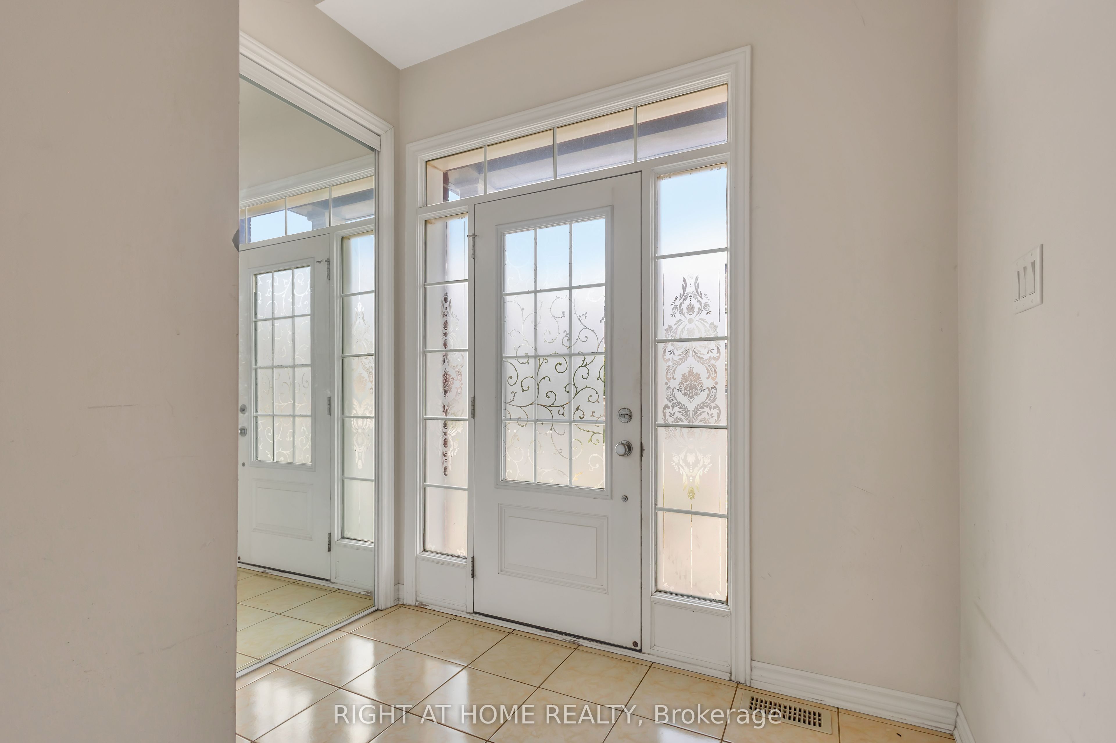 209 Rivertree Street Property Photo 3