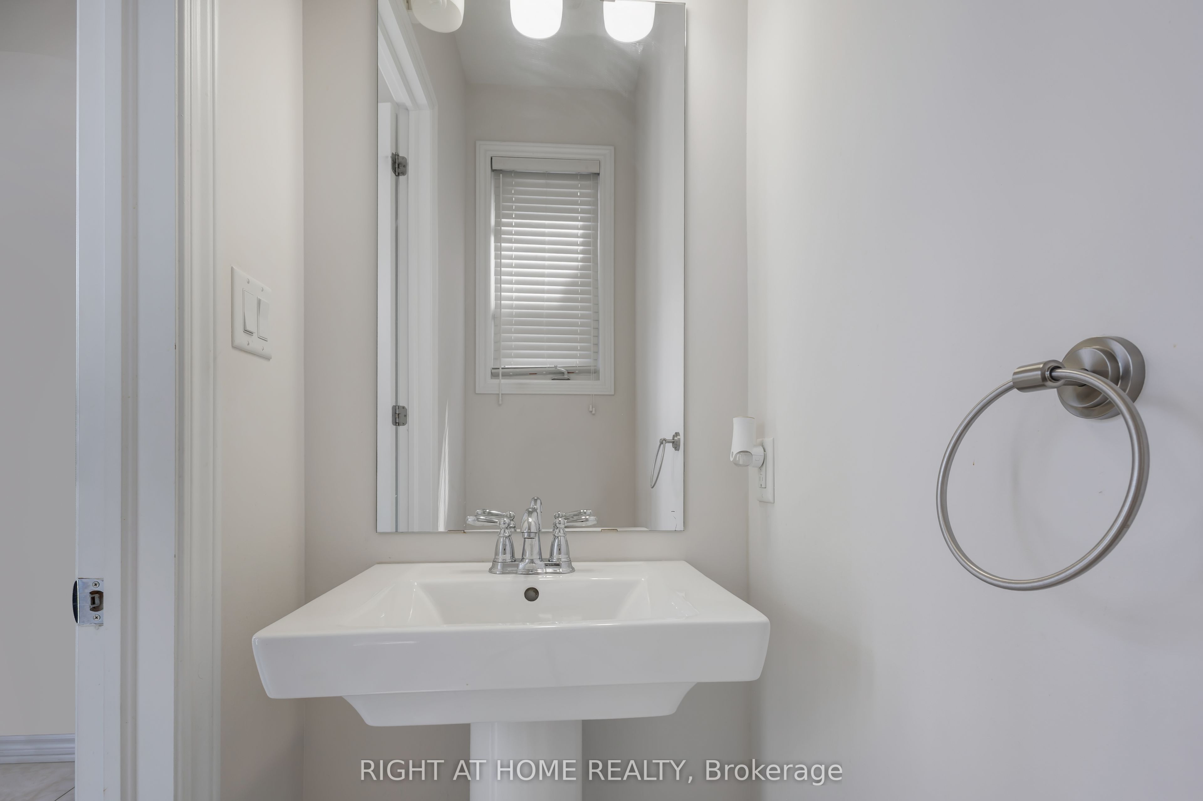 209 Rivertree Street Property Photo 4