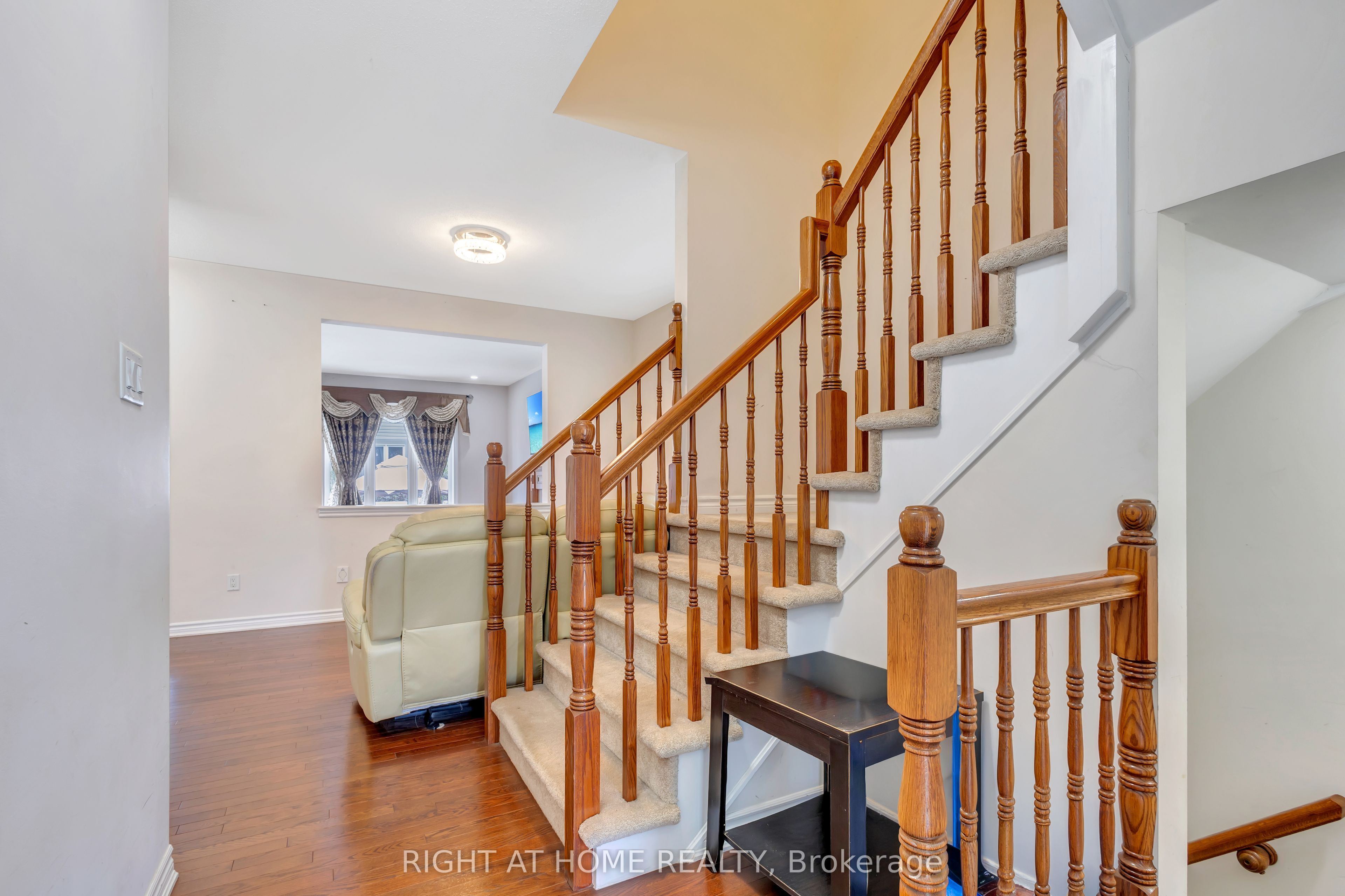 209 Rivertree Street Property Photo 6