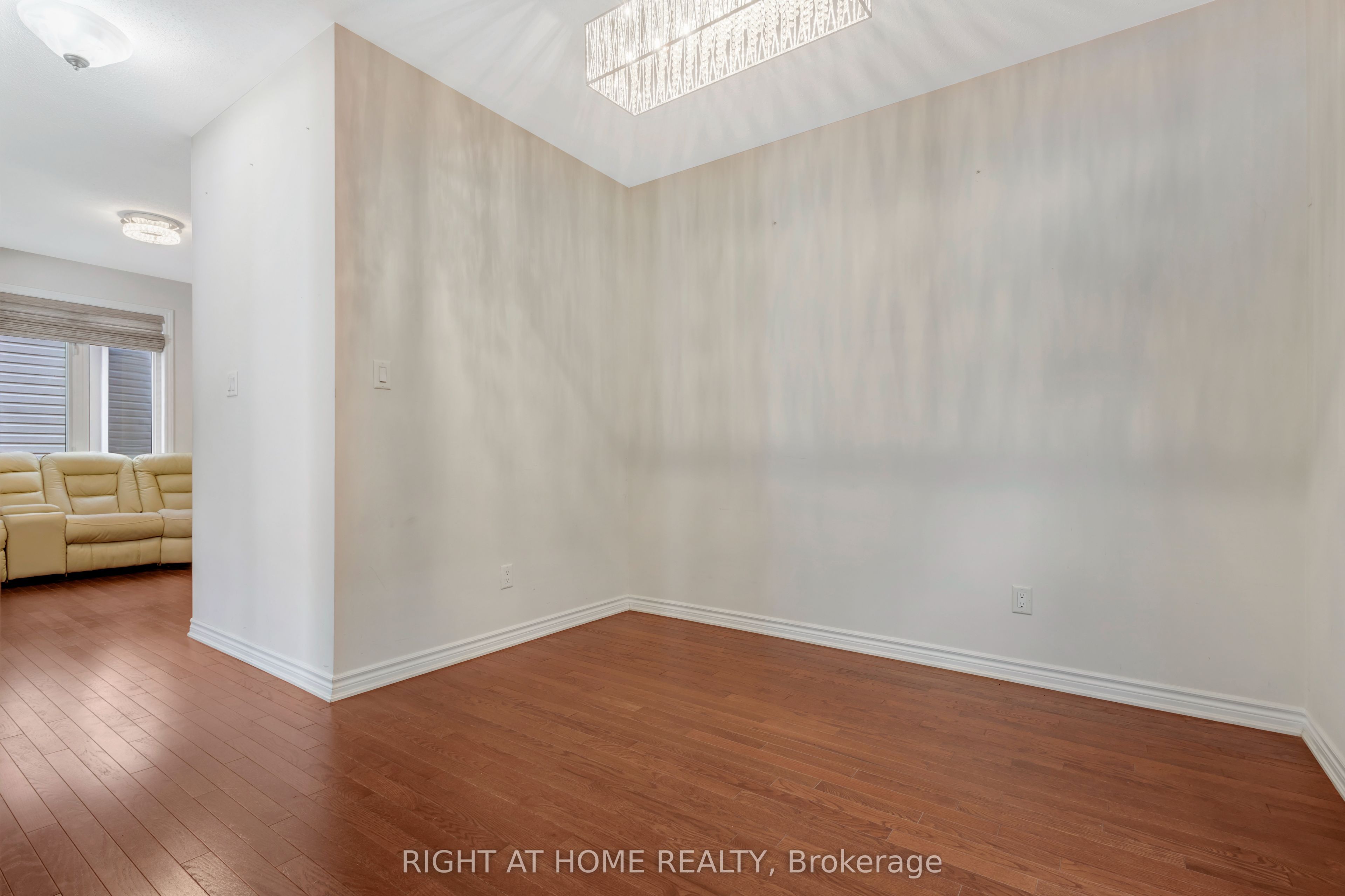 209 Rivertree Street Property Photo 8