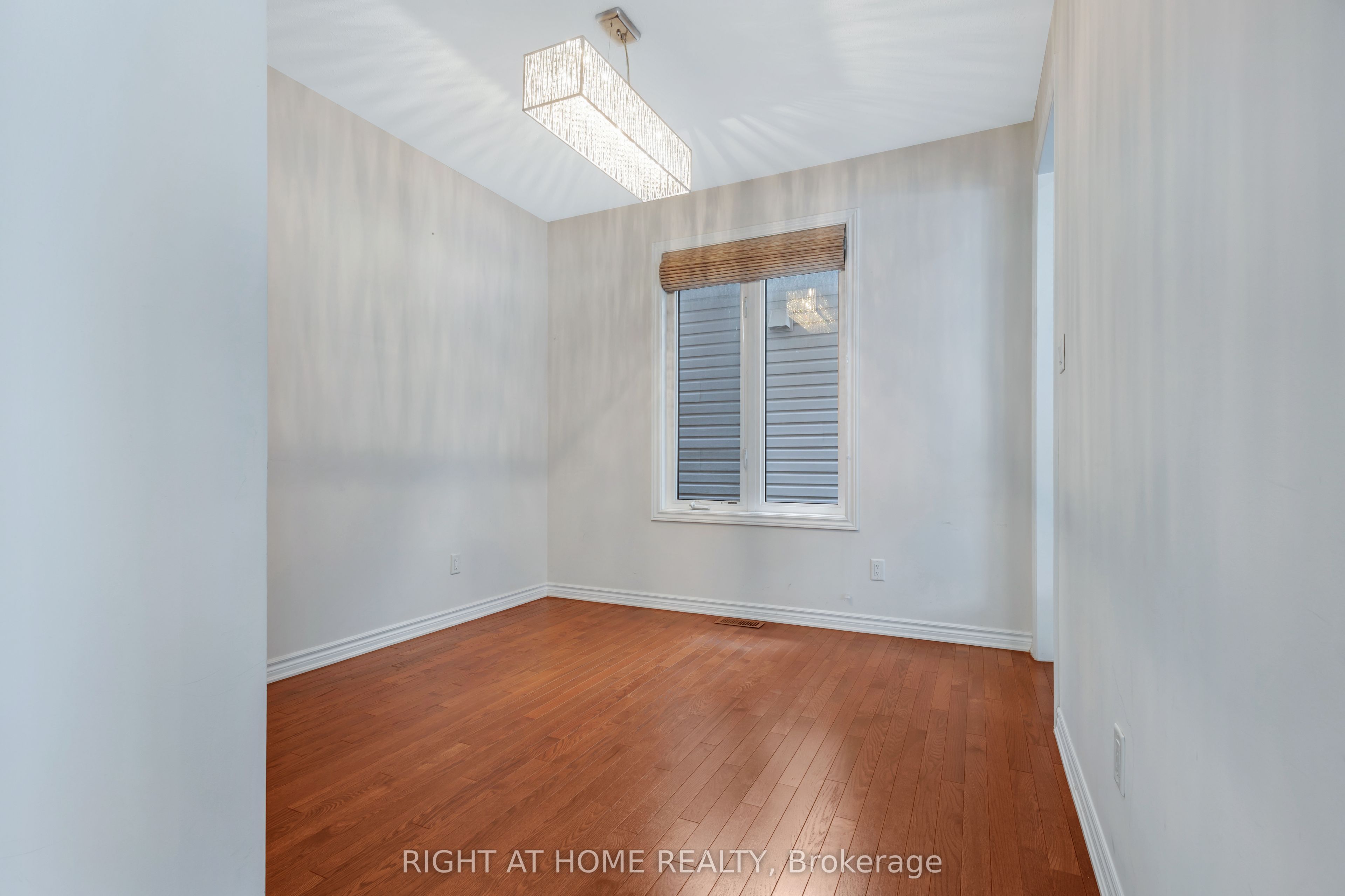209 Rivertree Street Property Photo 10