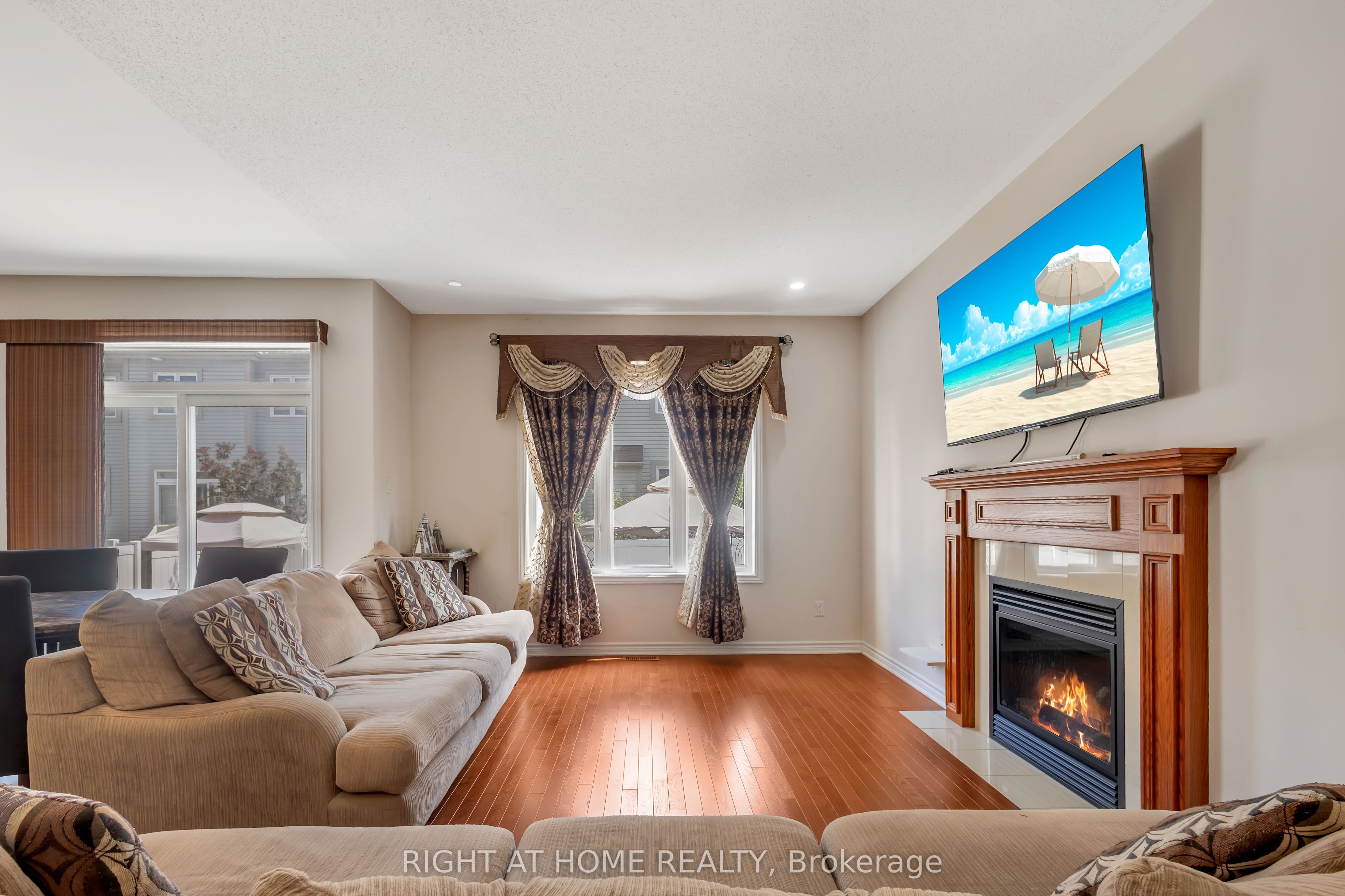 209 Rivertree Street Property Photo 12