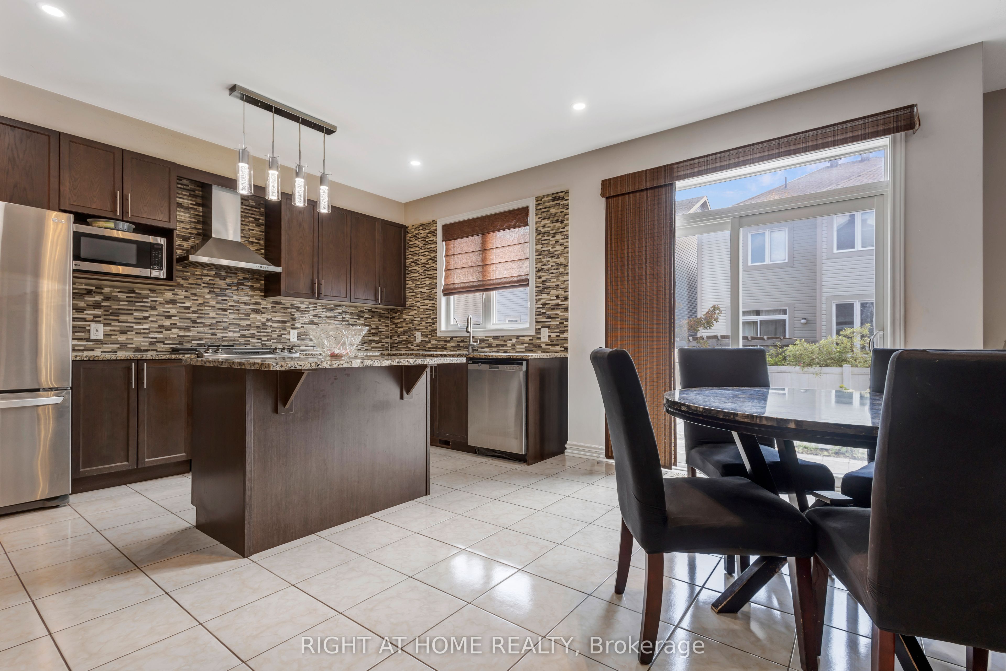 209 Rivertree Street Property Photo 13