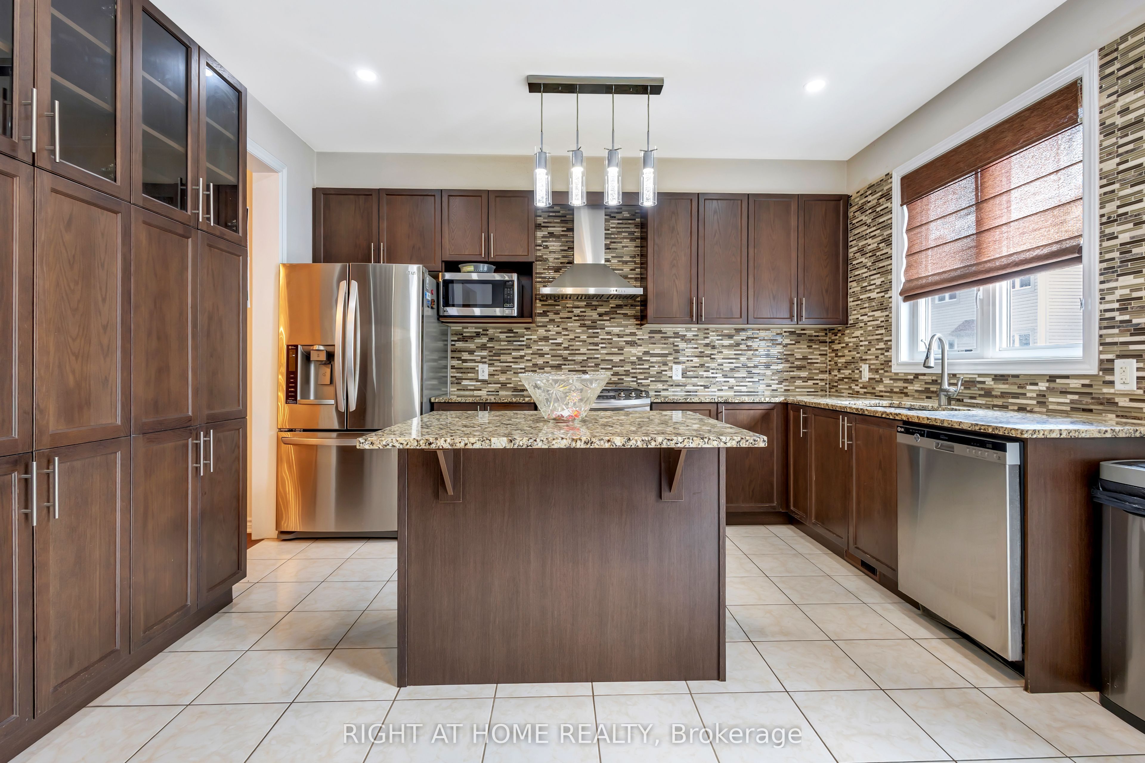 209 Rivertree Street Property Photo 14