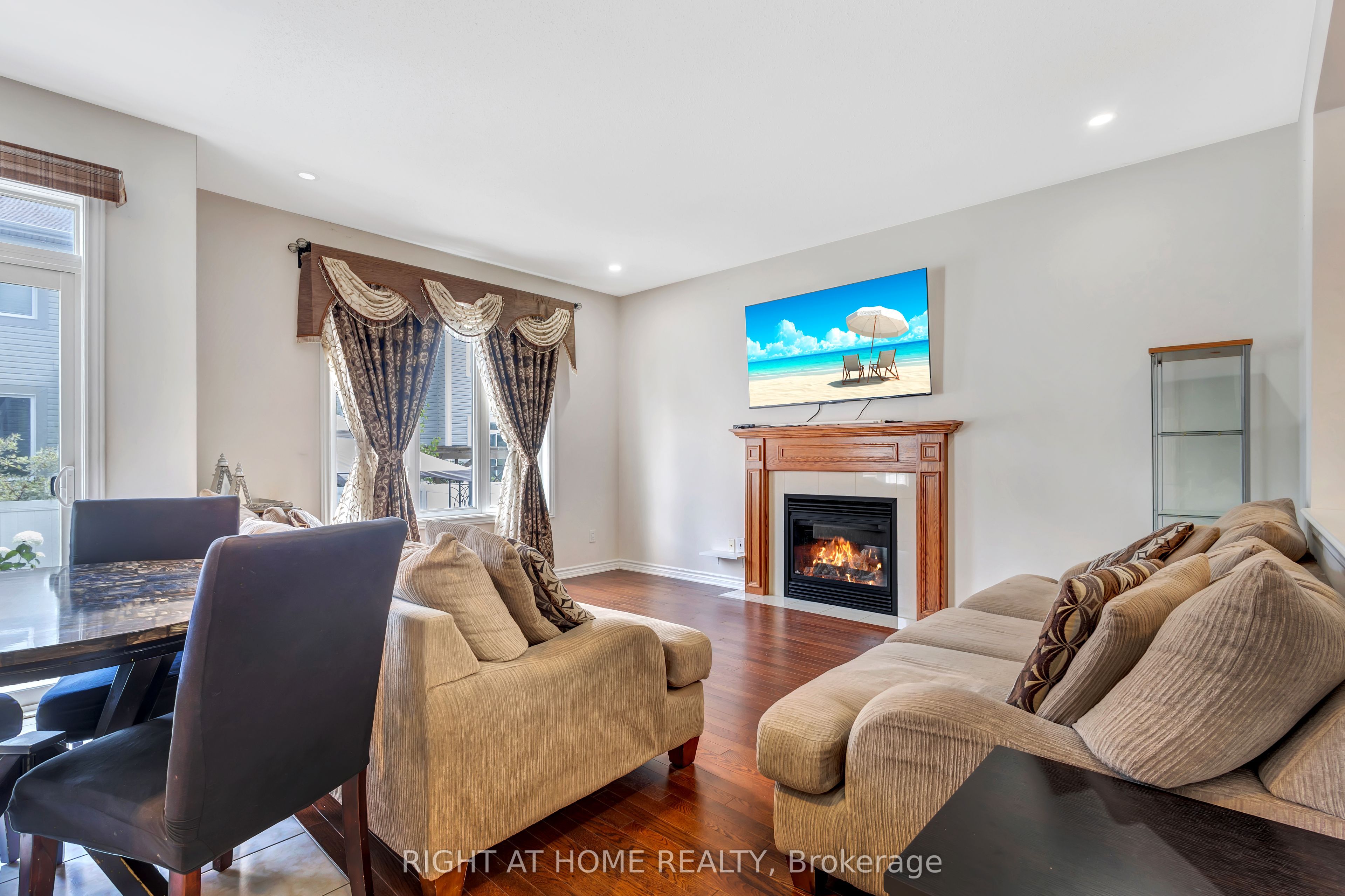 209 Rivertree Street Property Photo 18