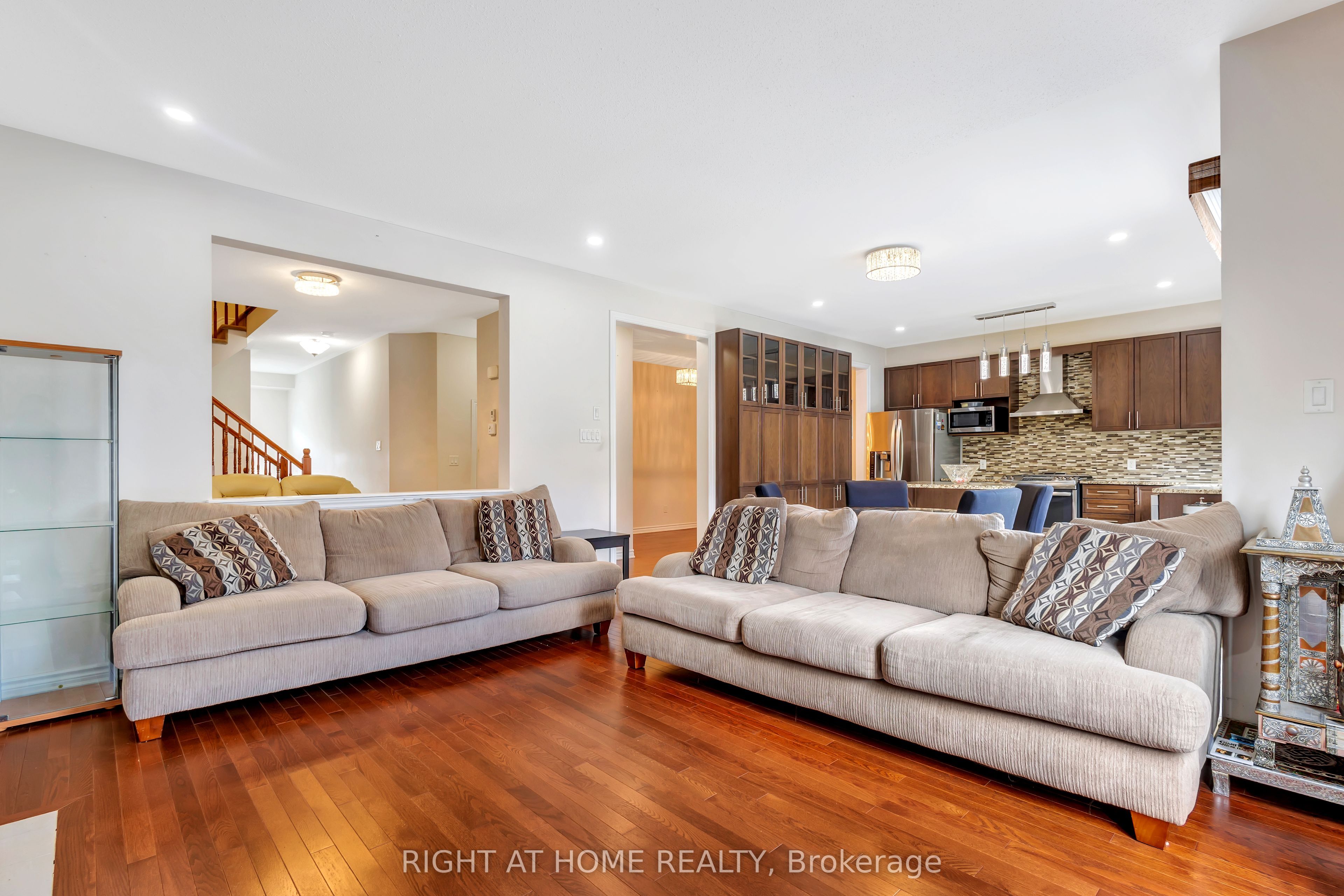 209 Rivertree Street Property Photo 19