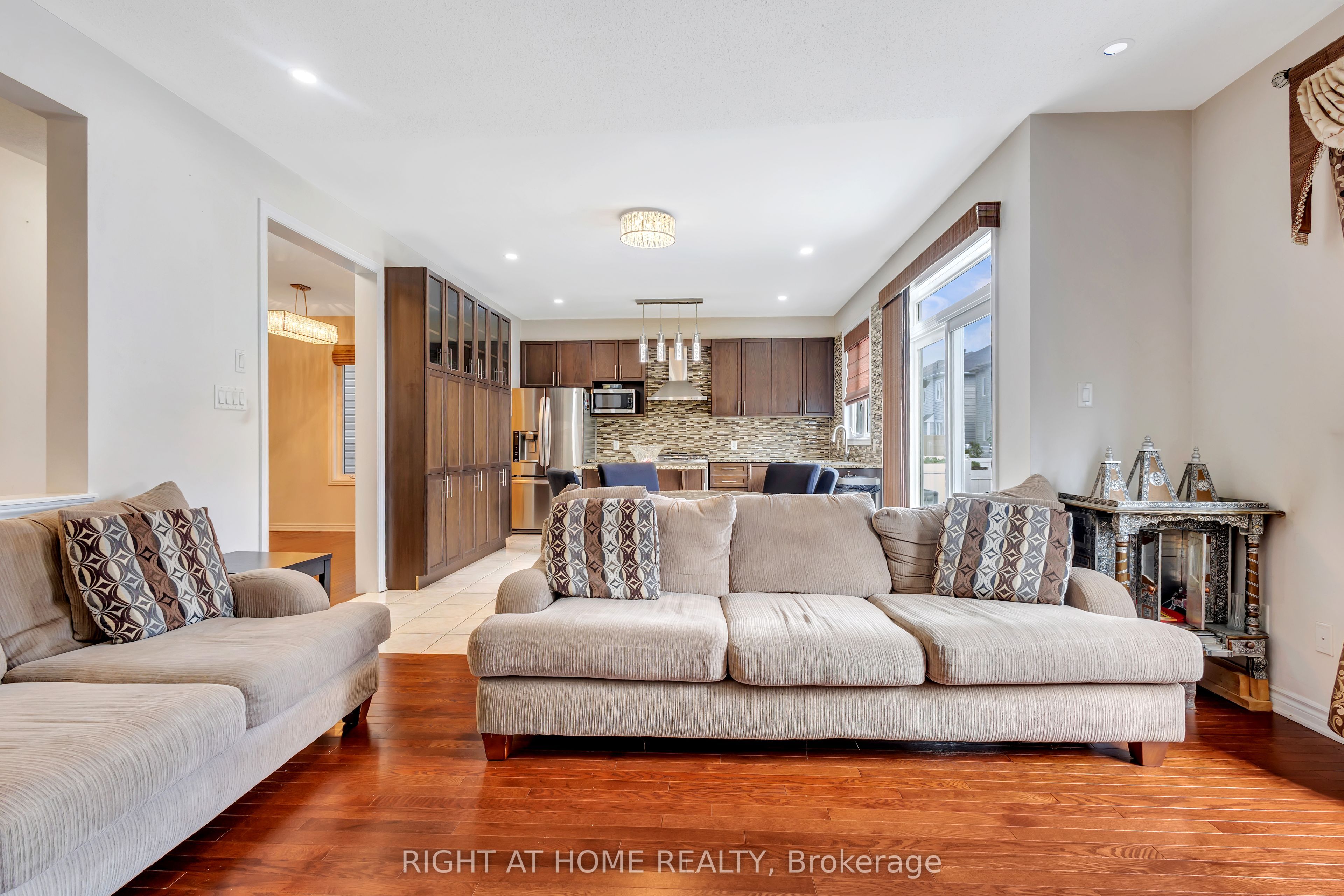 209 Rivertree Street Property Photo 20