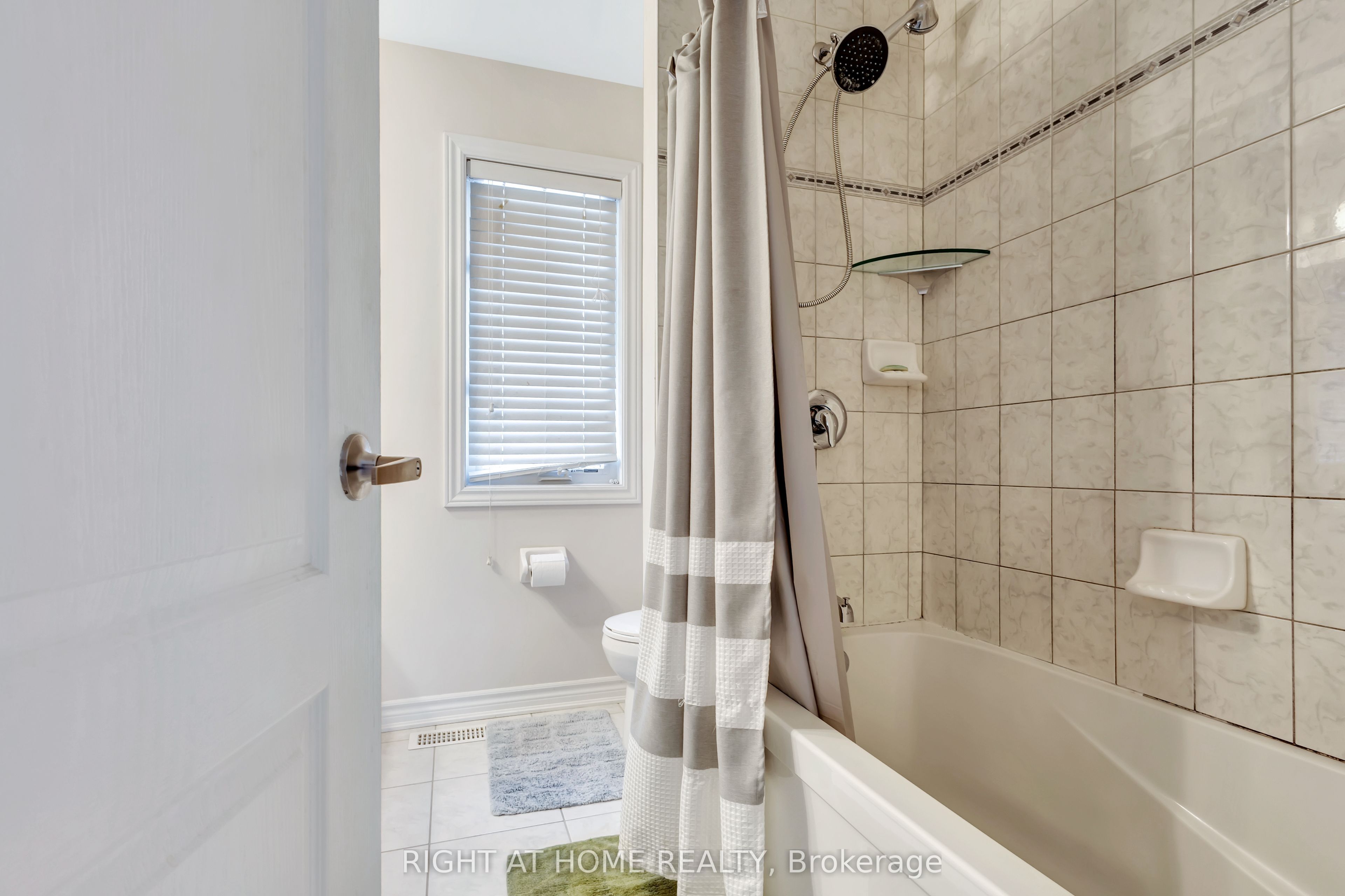 209 Rivertree Street Property Photo 23