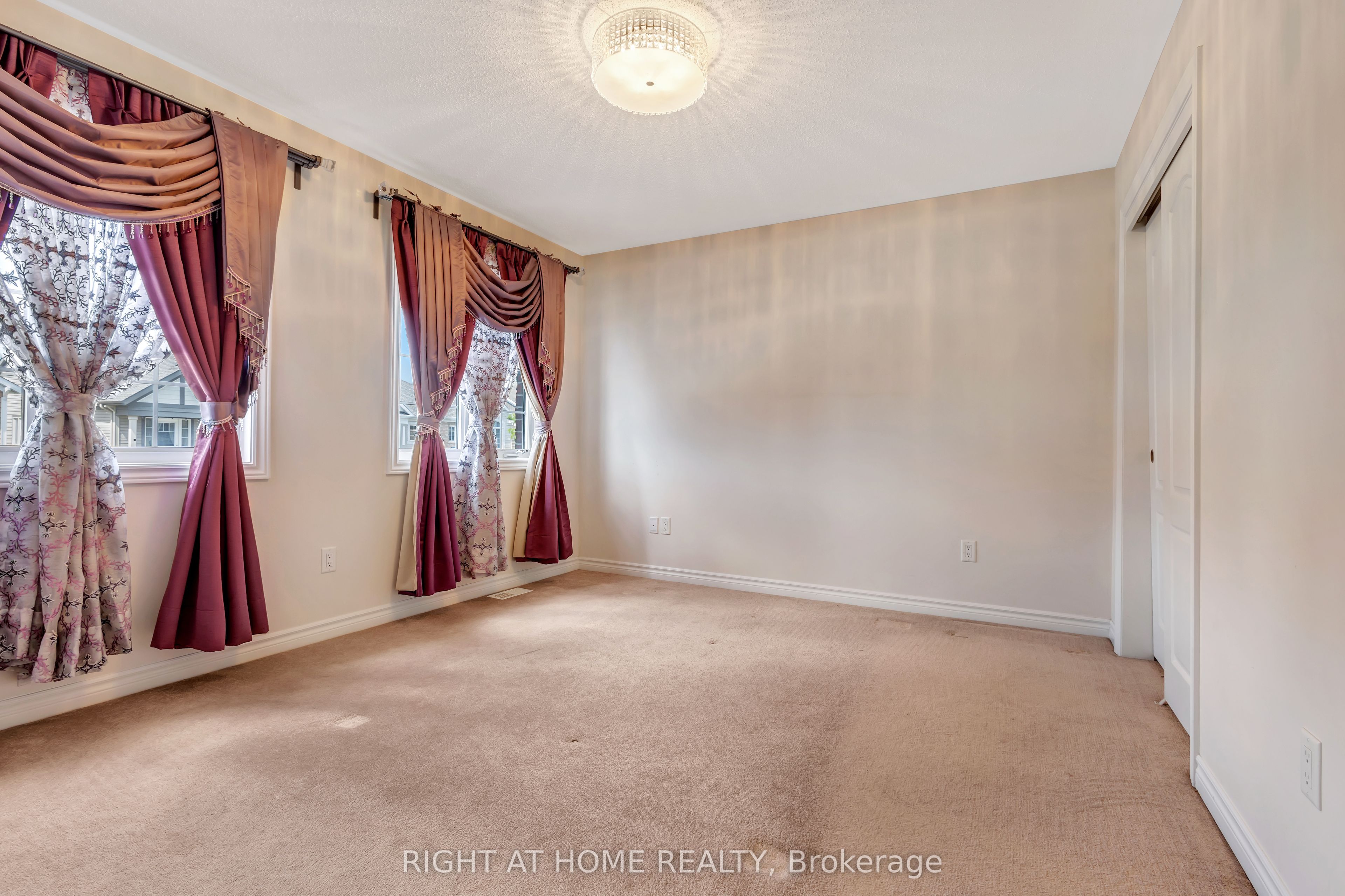 209 Rivertree Street Property Photo 25