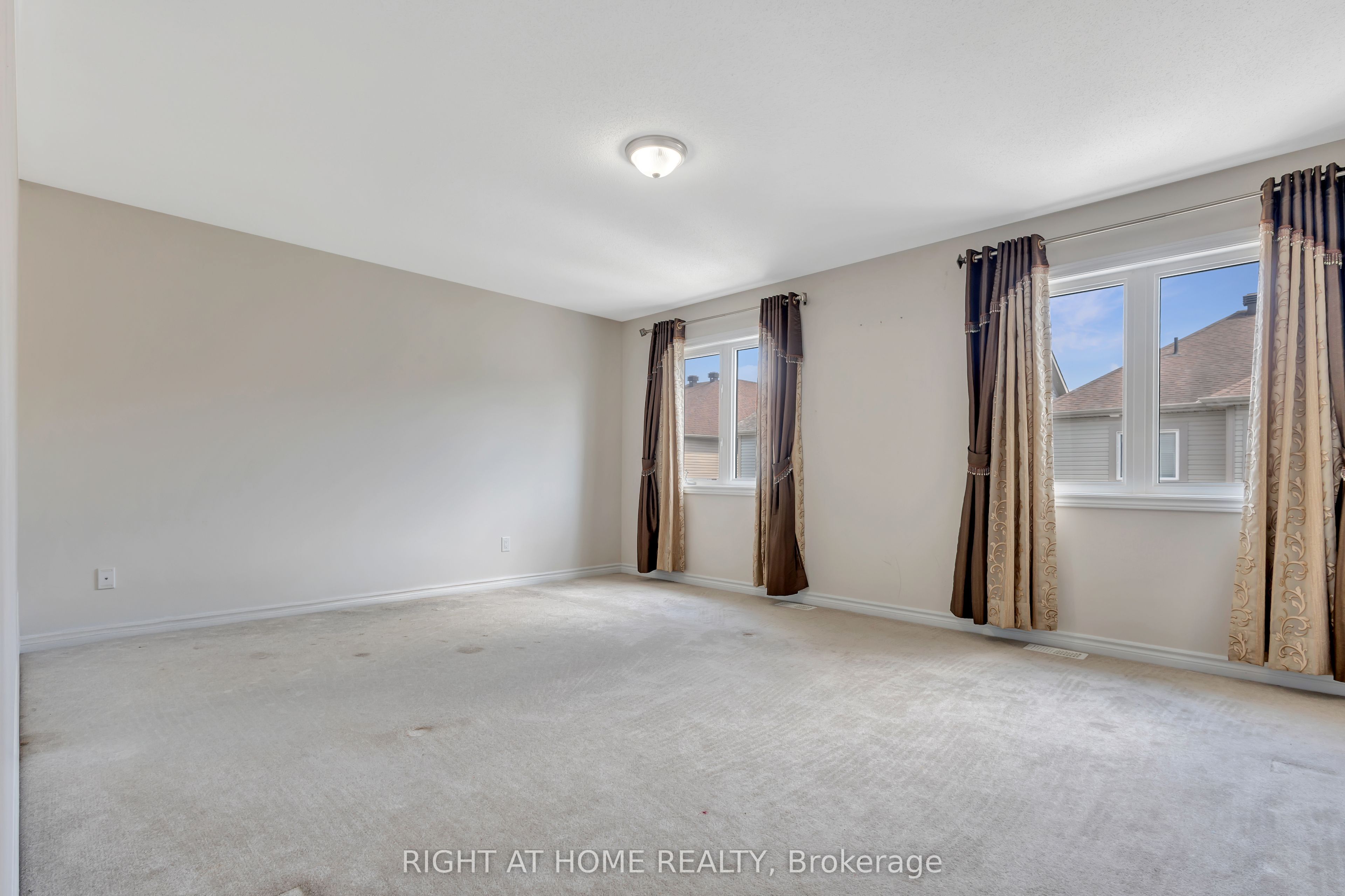 209 Rivertree Street Property Photo 32