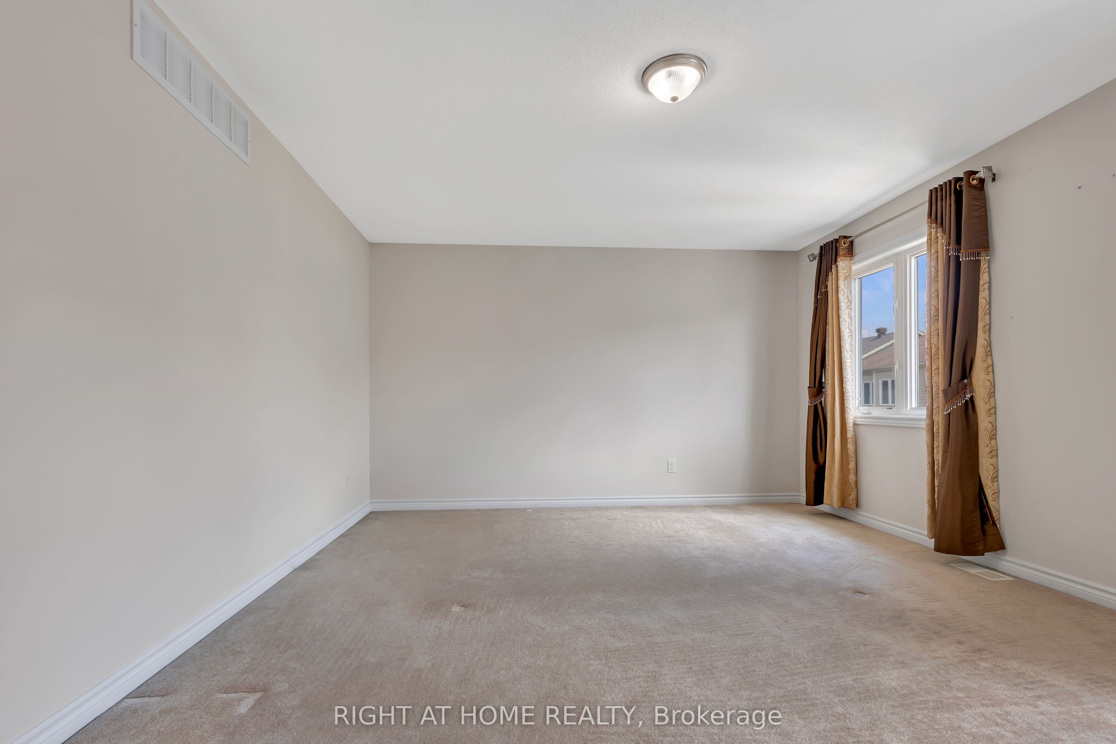 209 Rivertree Street Property Photo 33