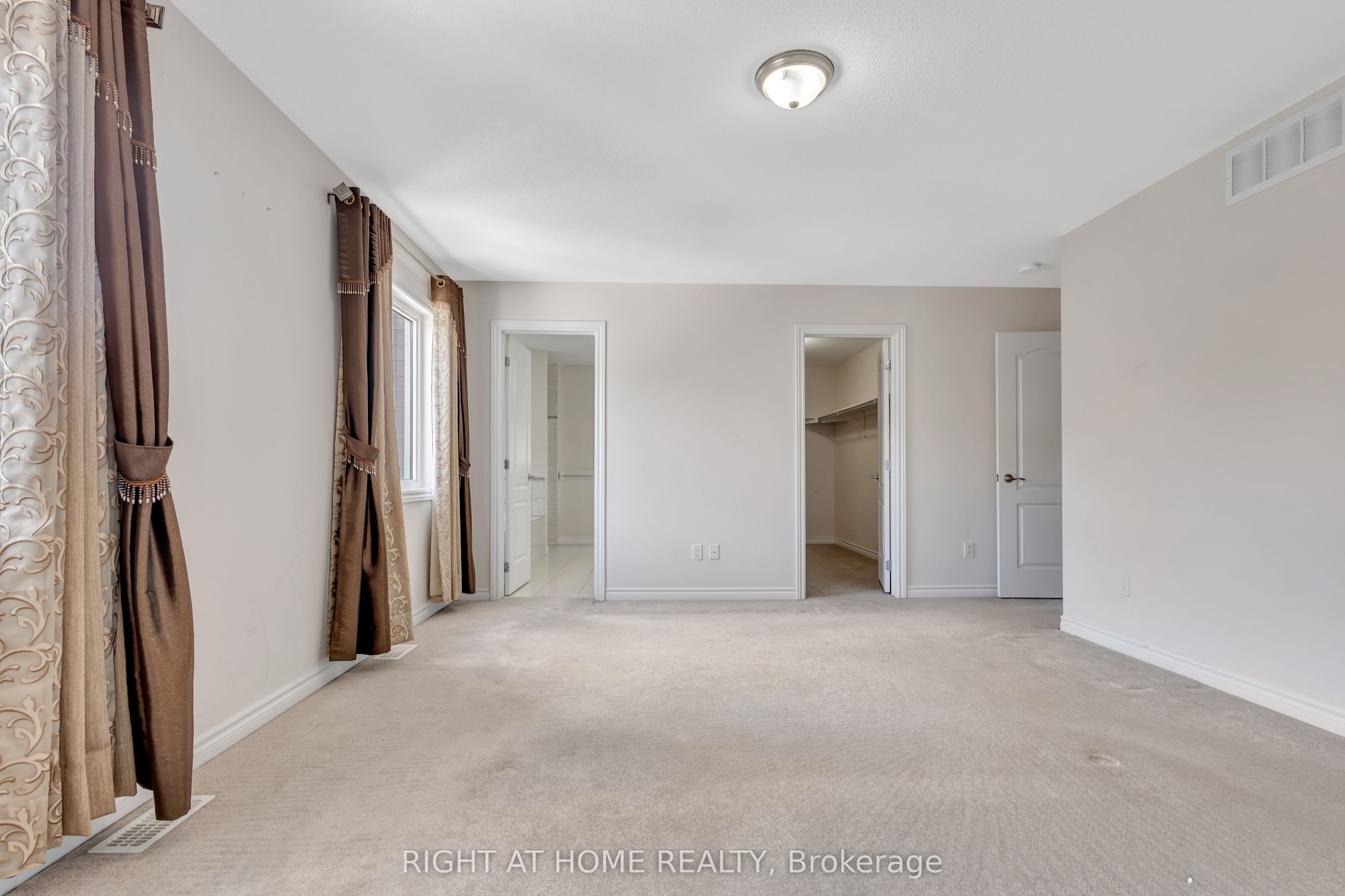 209 Rivertree Street Property Photo 35