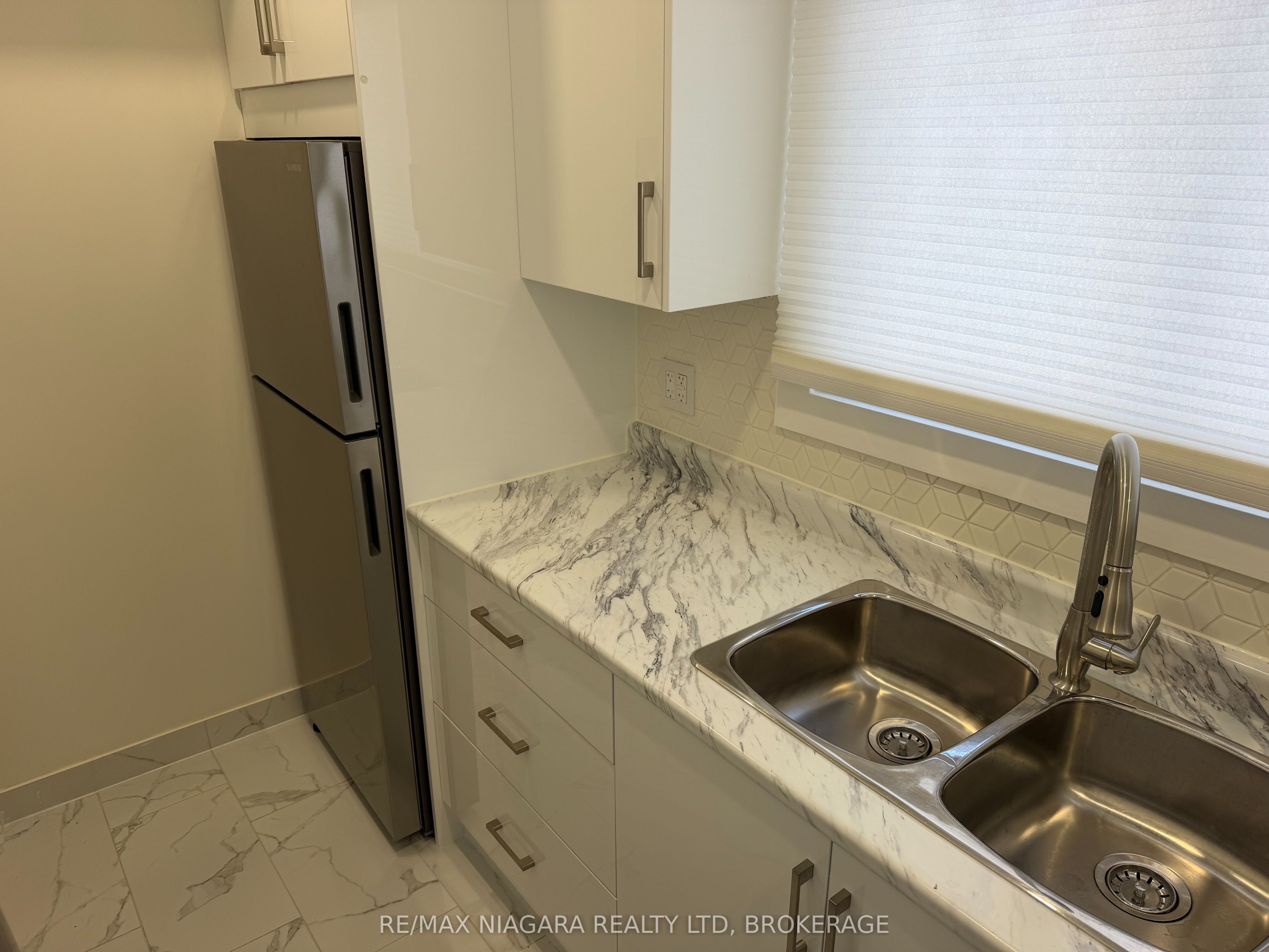 229 Geneva Street E A Property Photo 8