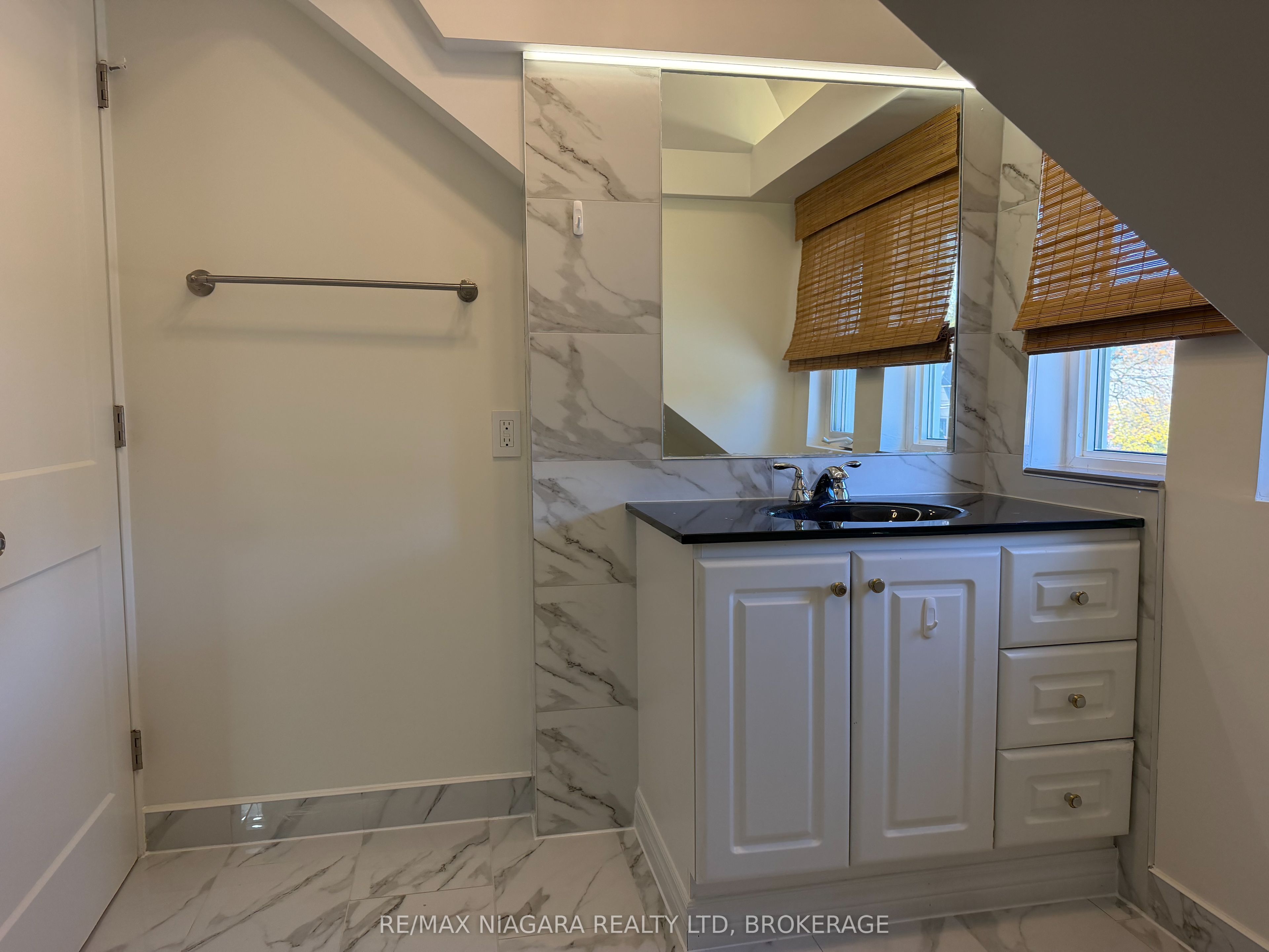 229 Geneva Street E A Property Photo 10