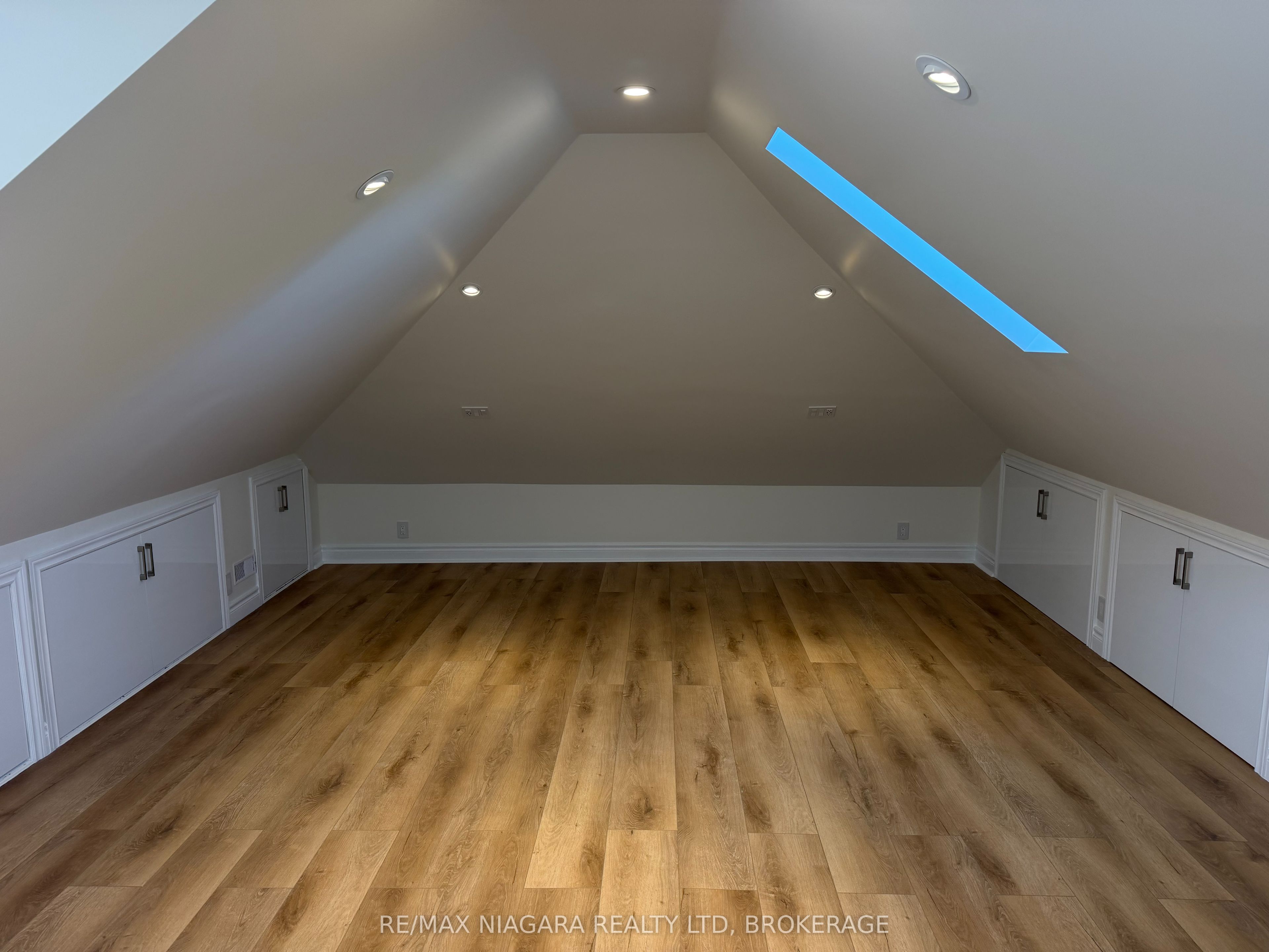 229 Geneva Street E A Property Photo 12