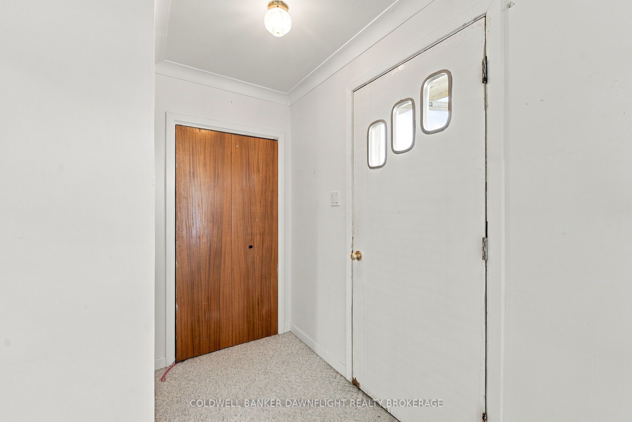 14211 Elginfield Road Property Photo 8