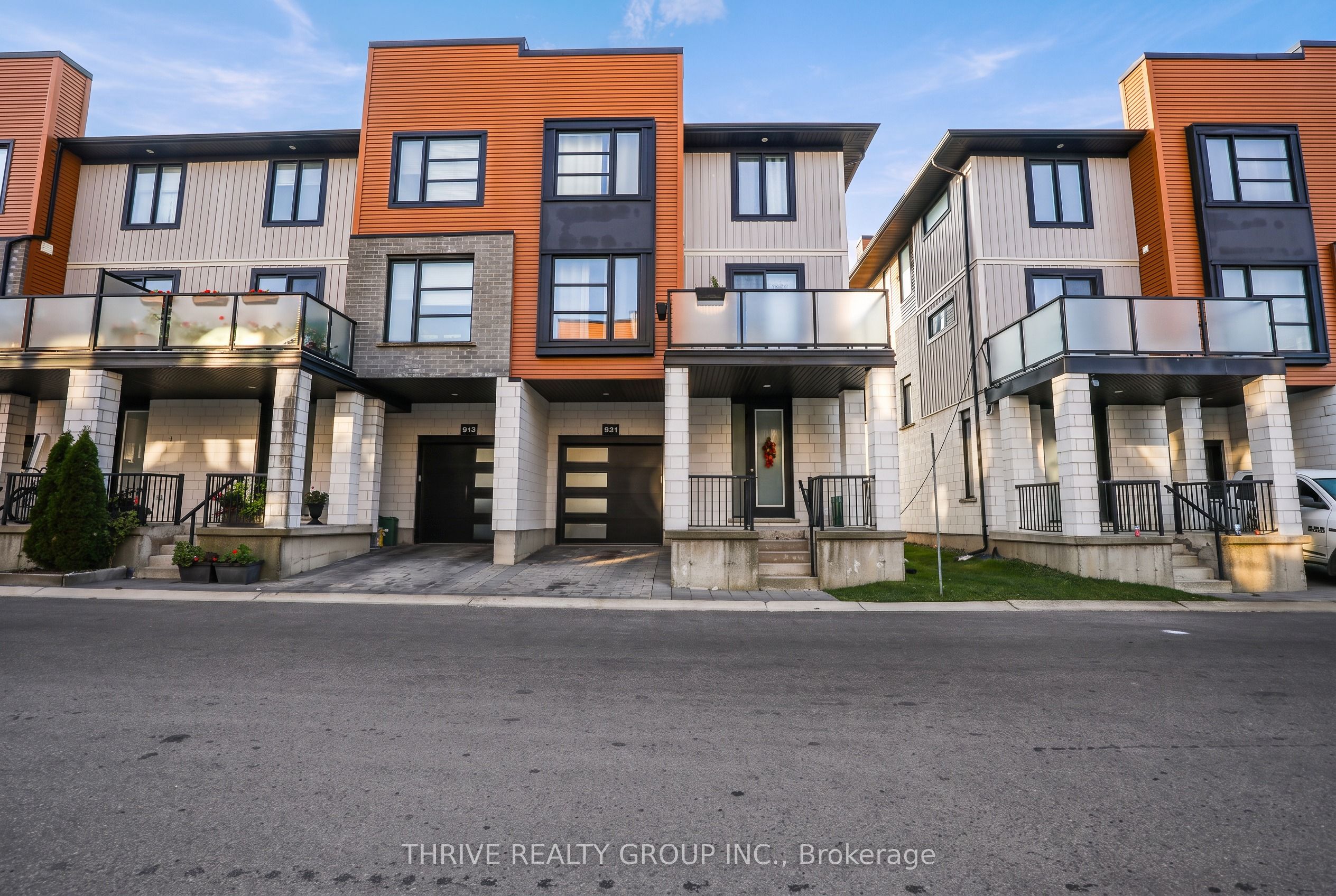 921 SARNIA Road Property Photo 1