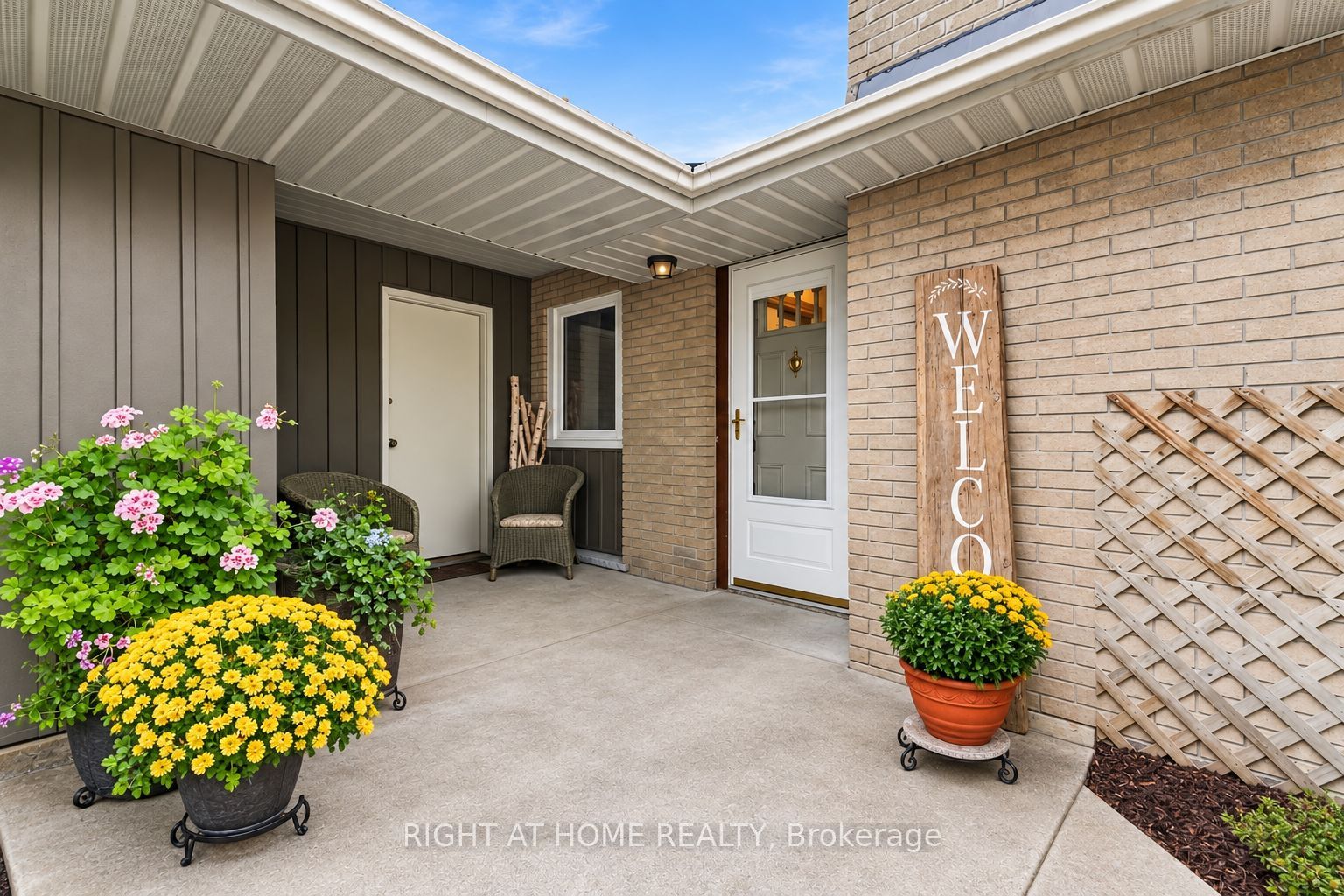 9 Laurentide Road Property Photo 2