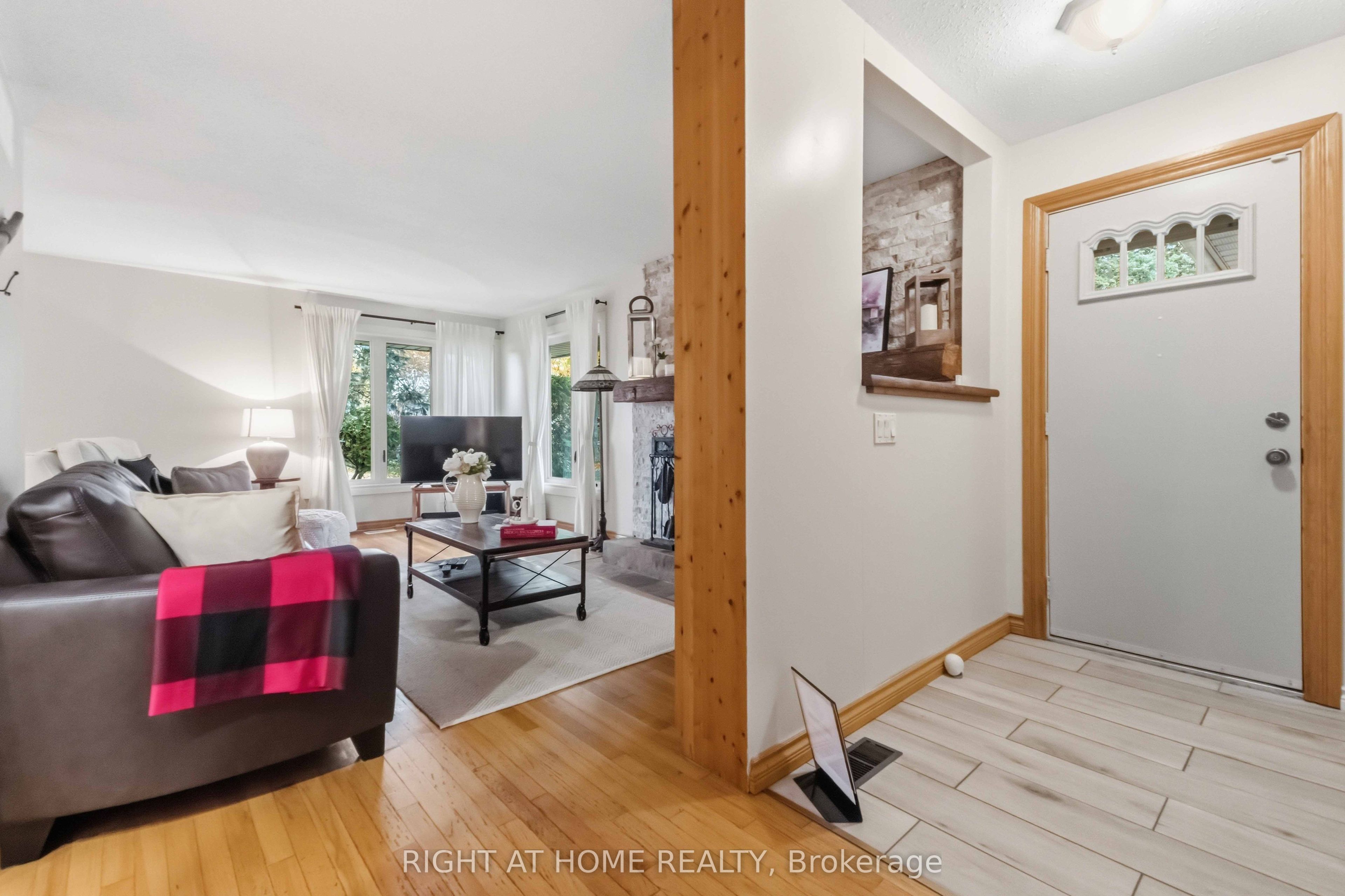 9 Laurentide Road Property Photo 4