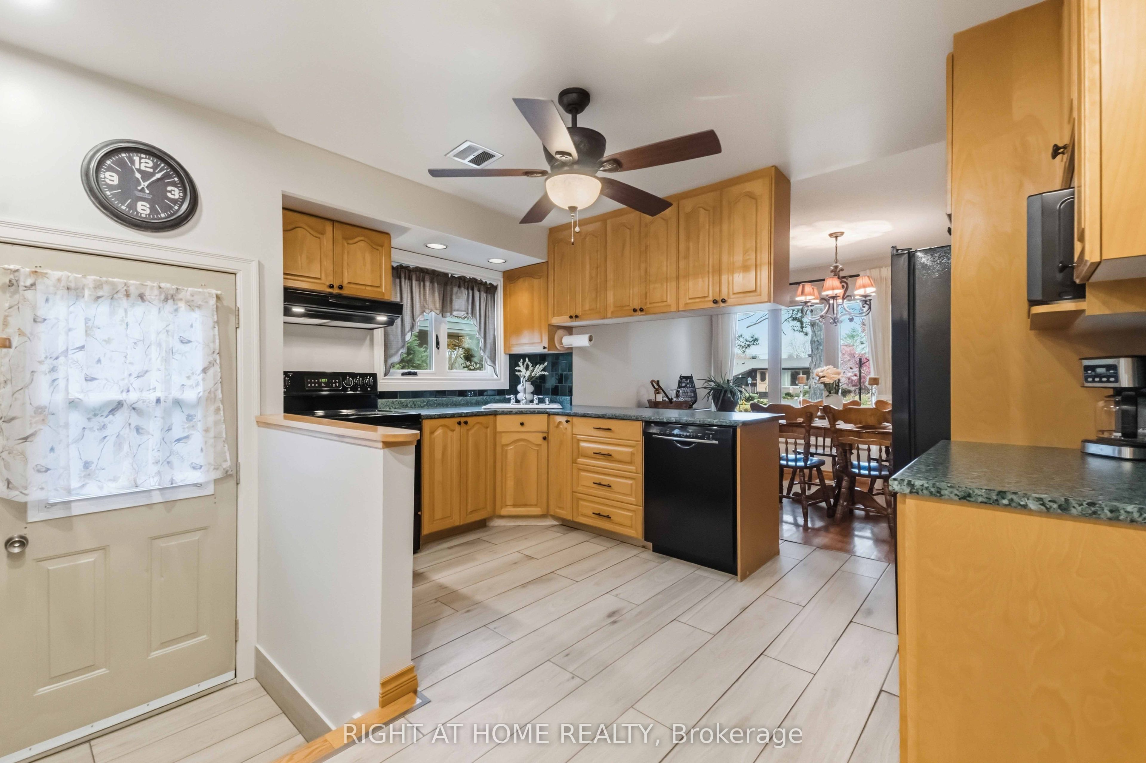 9 Laurentide Road Property Photo 8