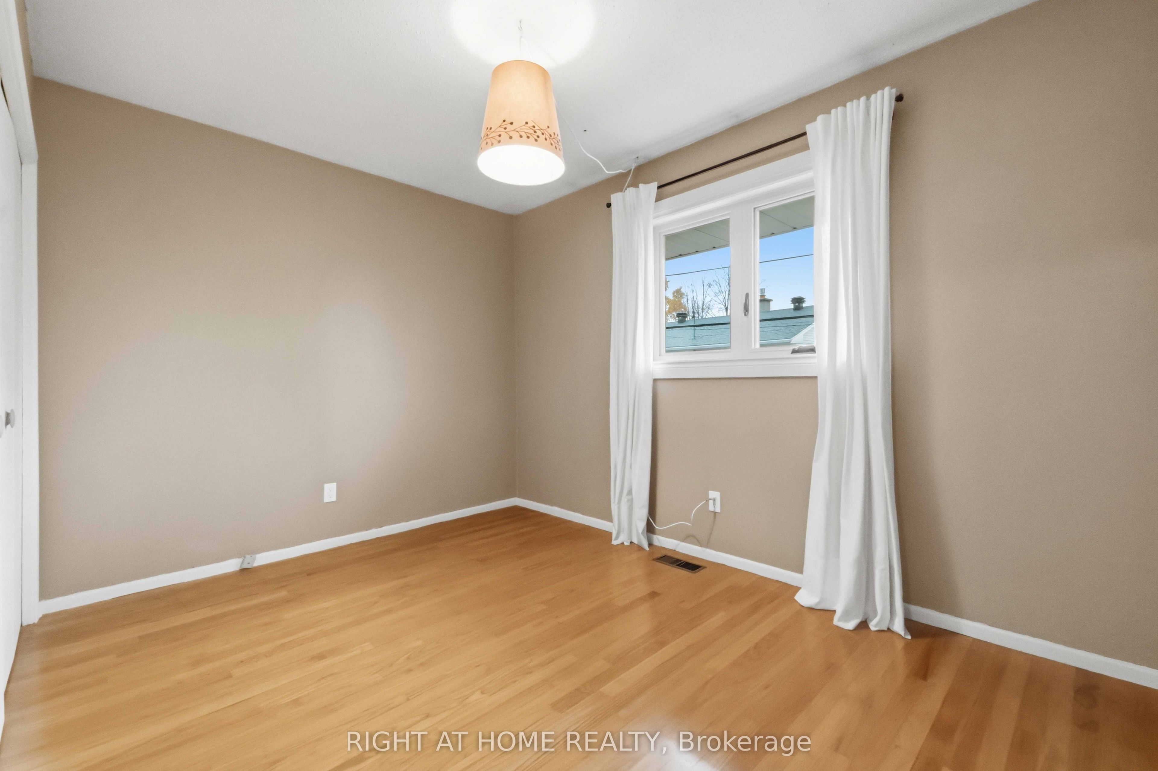 9 Laurentide Road Property Photo 14
