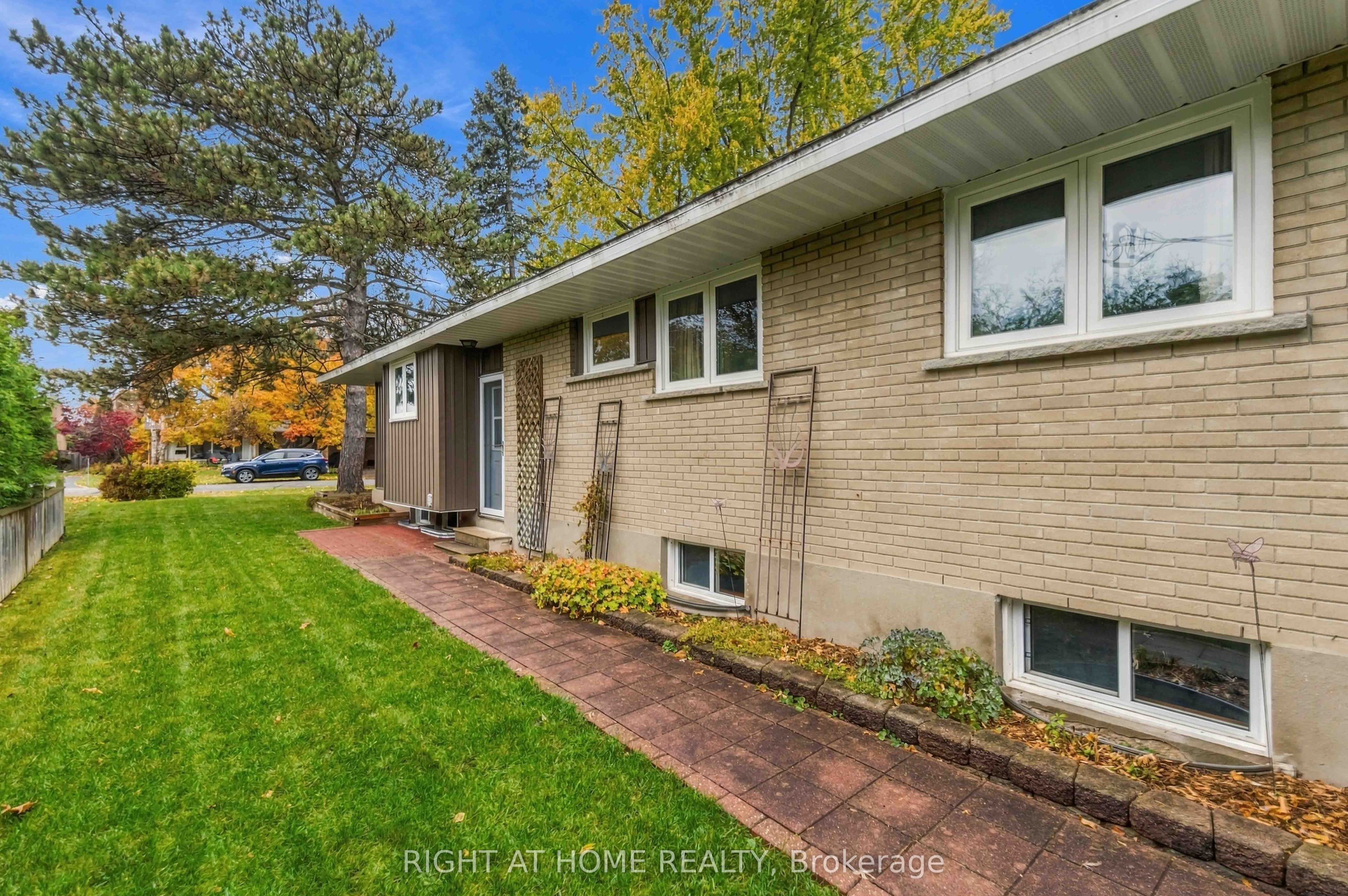 9 Laurentide Road Property Photo 32