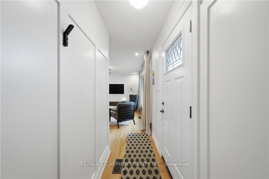 171 West 25th Street Property Photo 5