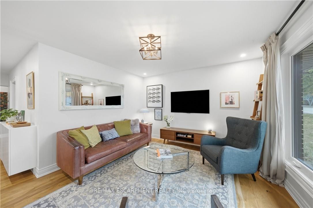 171 West 25th Street Property Photo 6