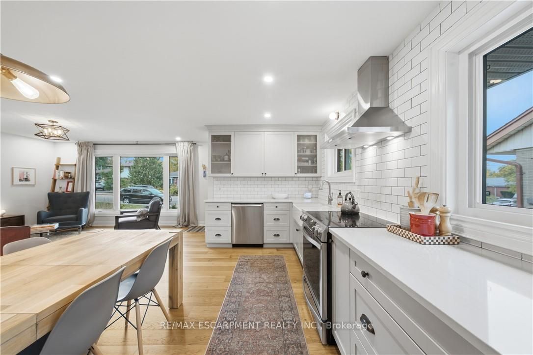 171 West 25th Street Property Photo 14