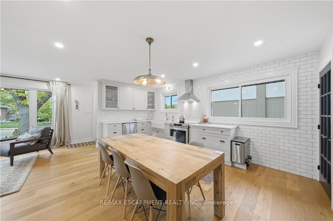 171 West 25th Street Property Photo 16
