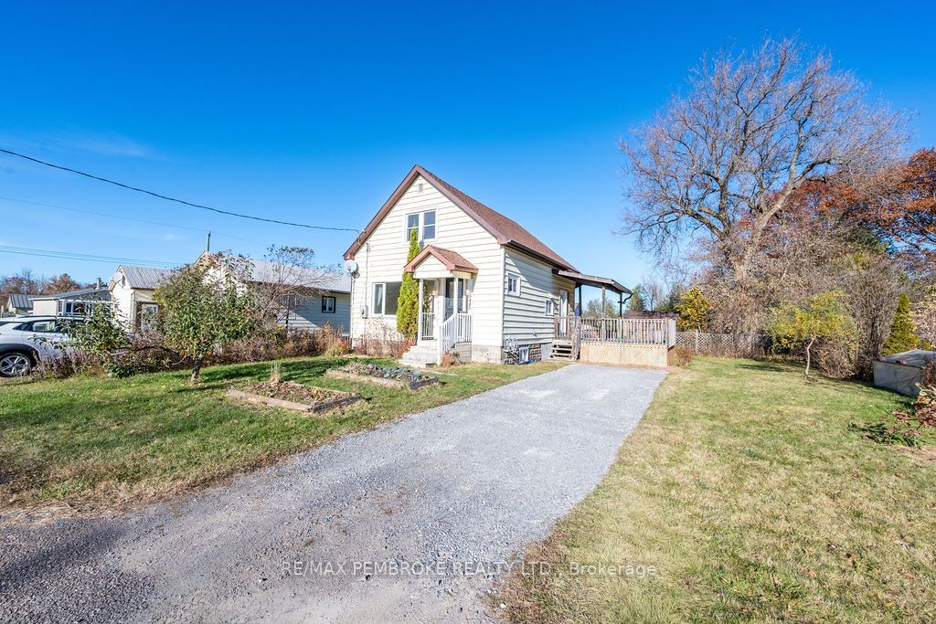 445 Thompson Street Property Photo 1