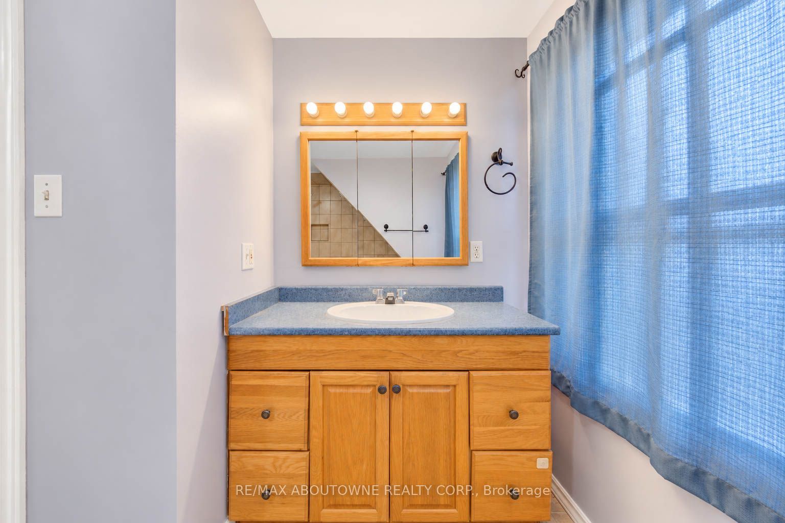 81 Glendale Avenue N Property Photo 18