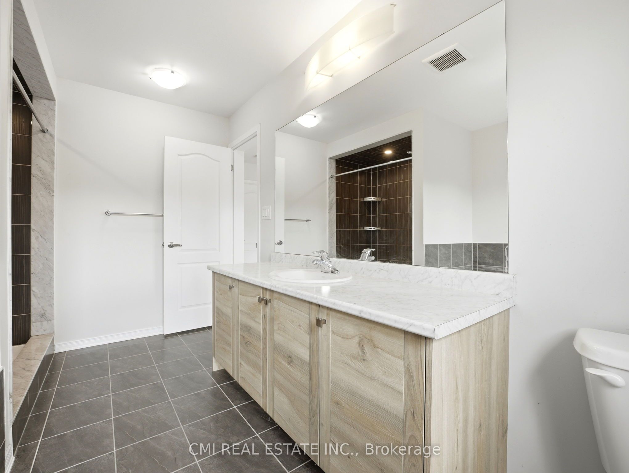 59 July Avenue Property Photo 42