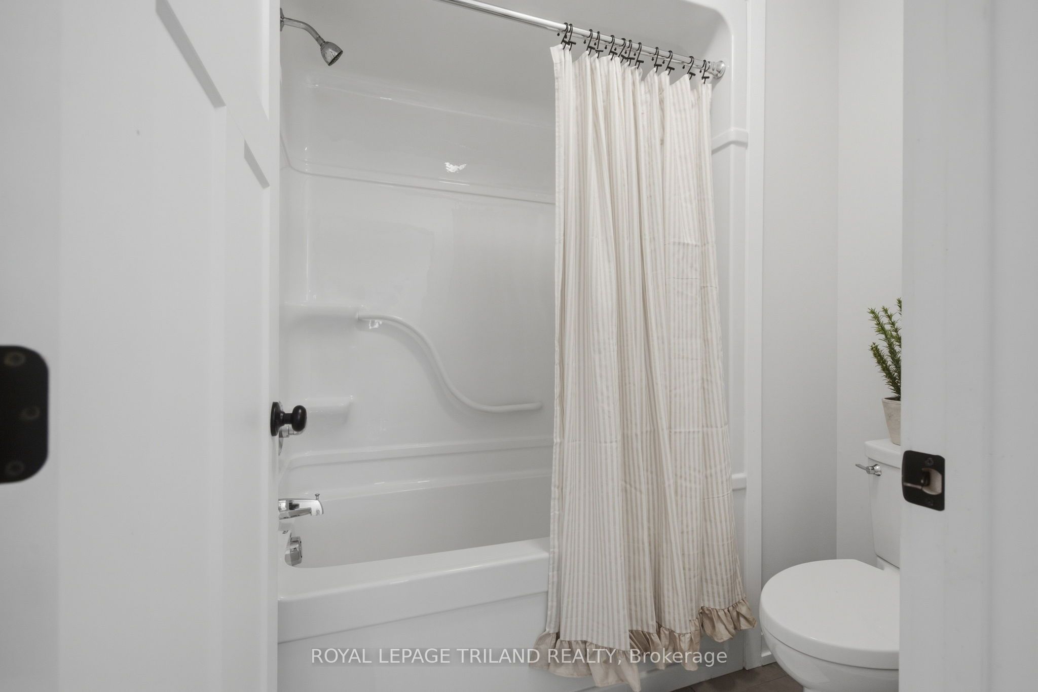 1 Hawke Lane Property Photo 28