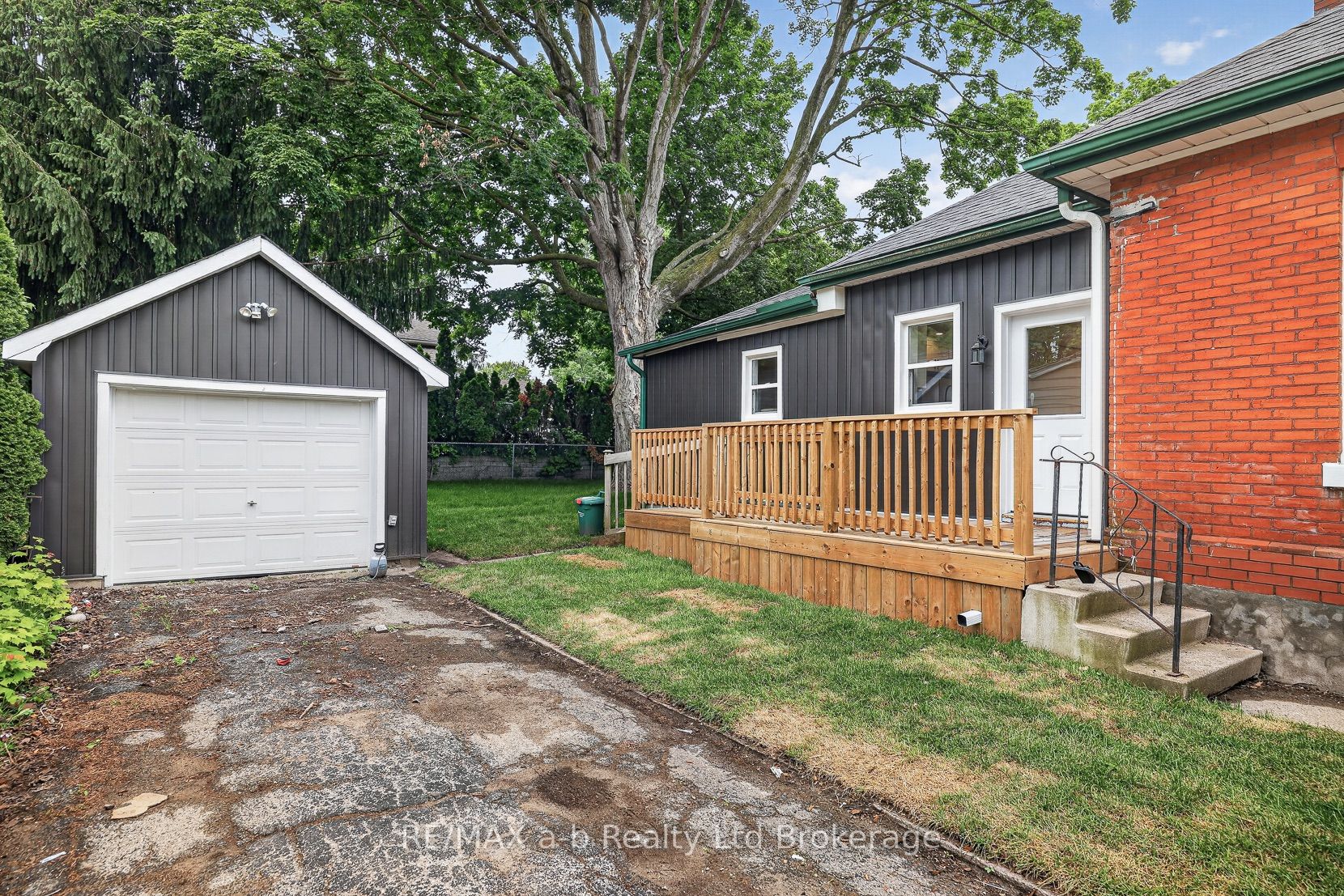 91 Winniett Street Property Photo 2