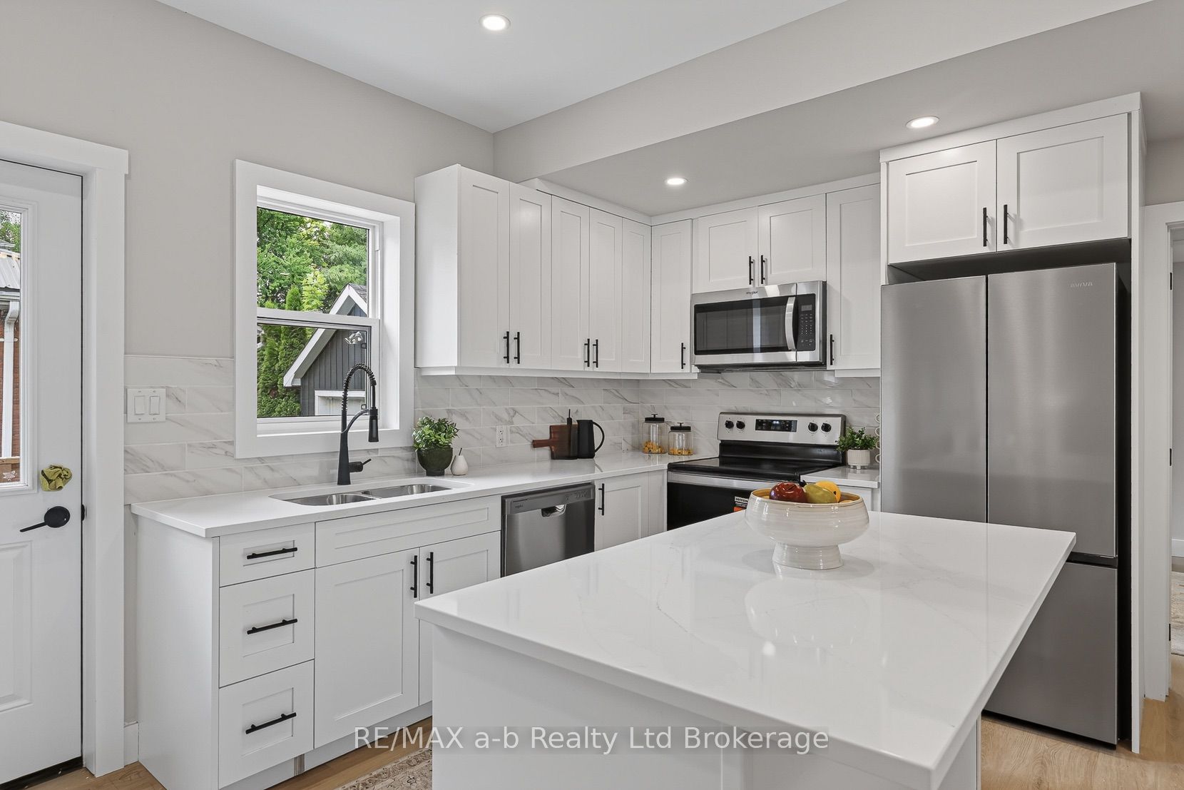 91 Winniett Street Property Photo 4