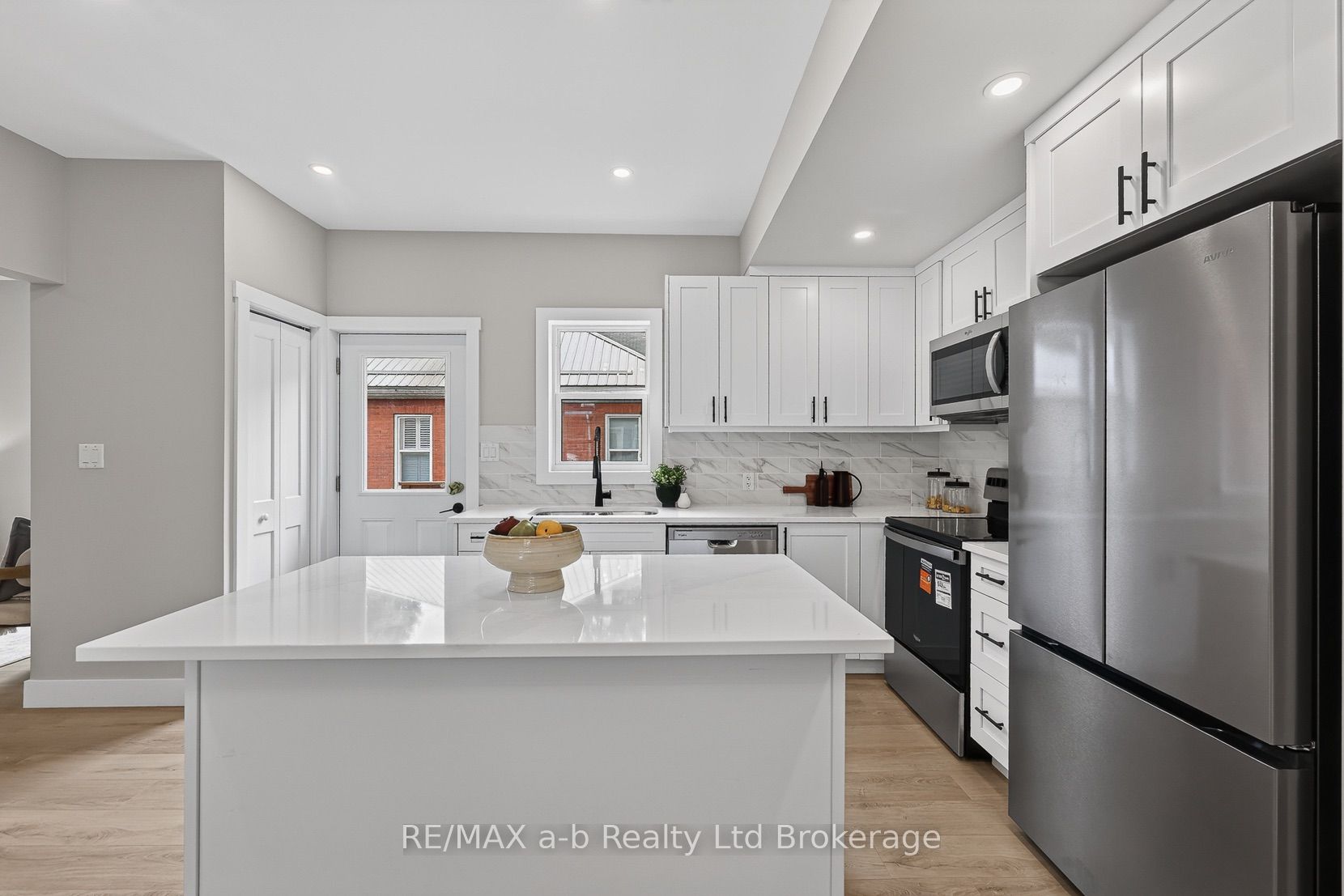 91 Winniett Street Property Photo 6