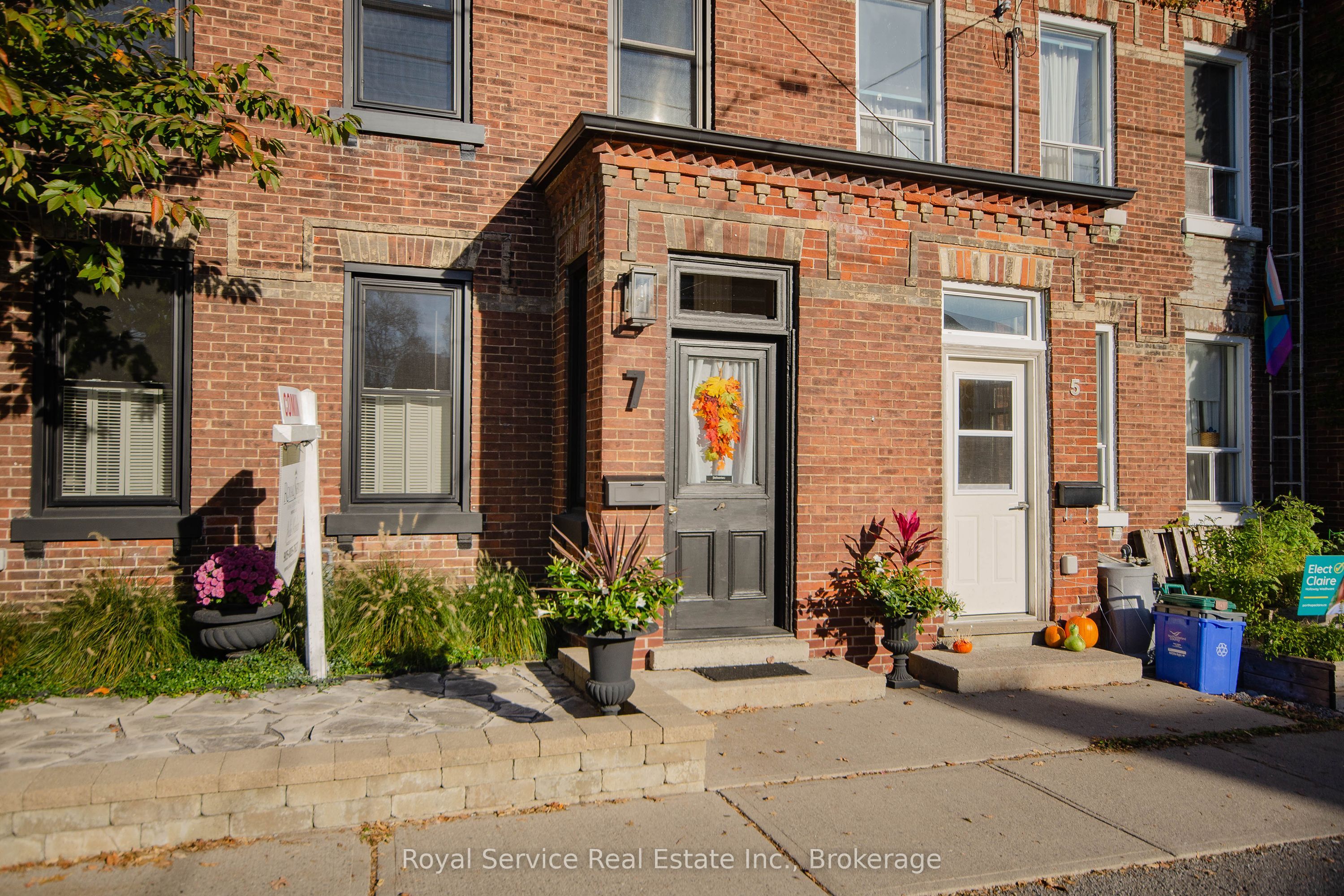 7 Bramley Street N Property Photo 2
