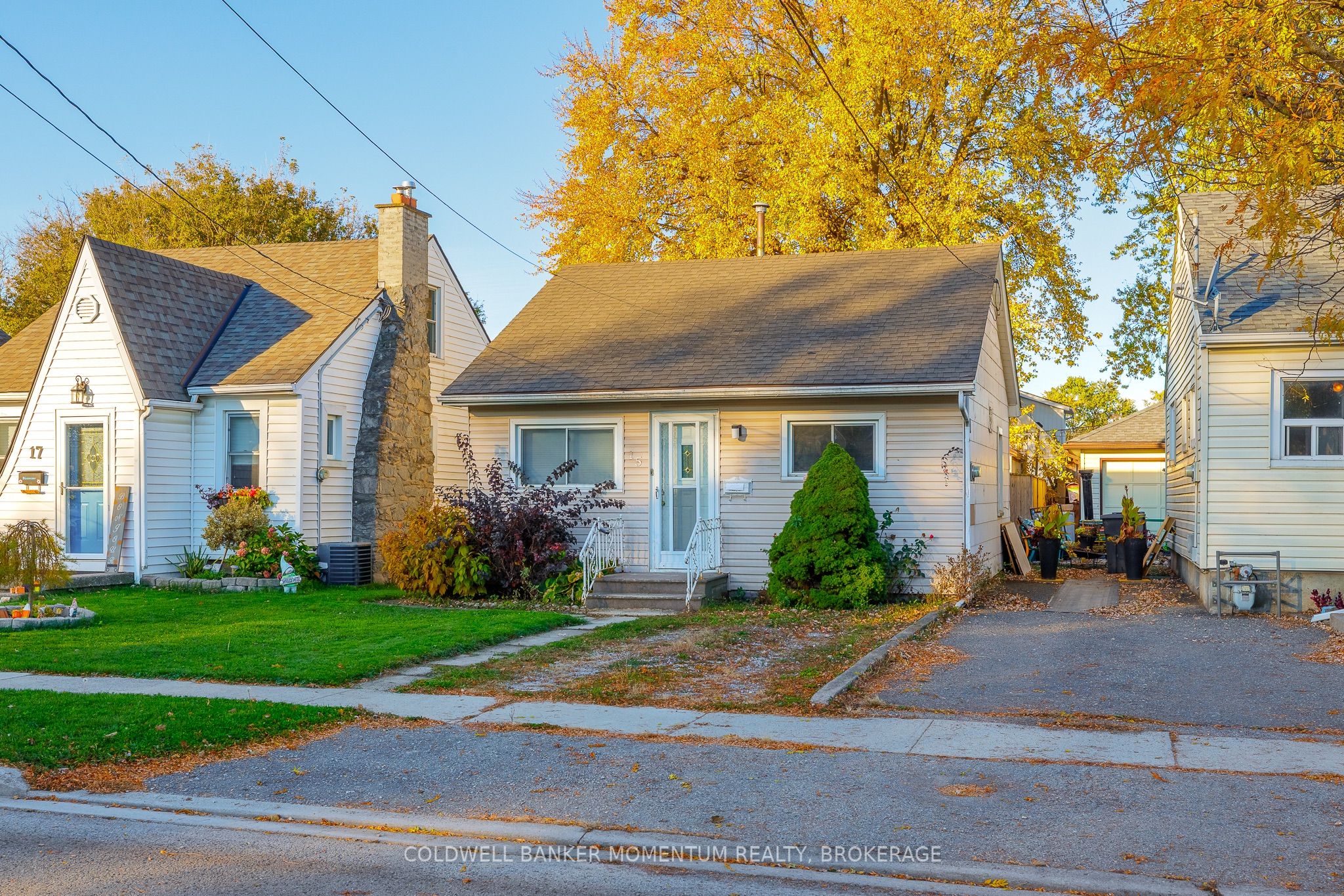 15 Wallace Avenue S Property Photo 1
