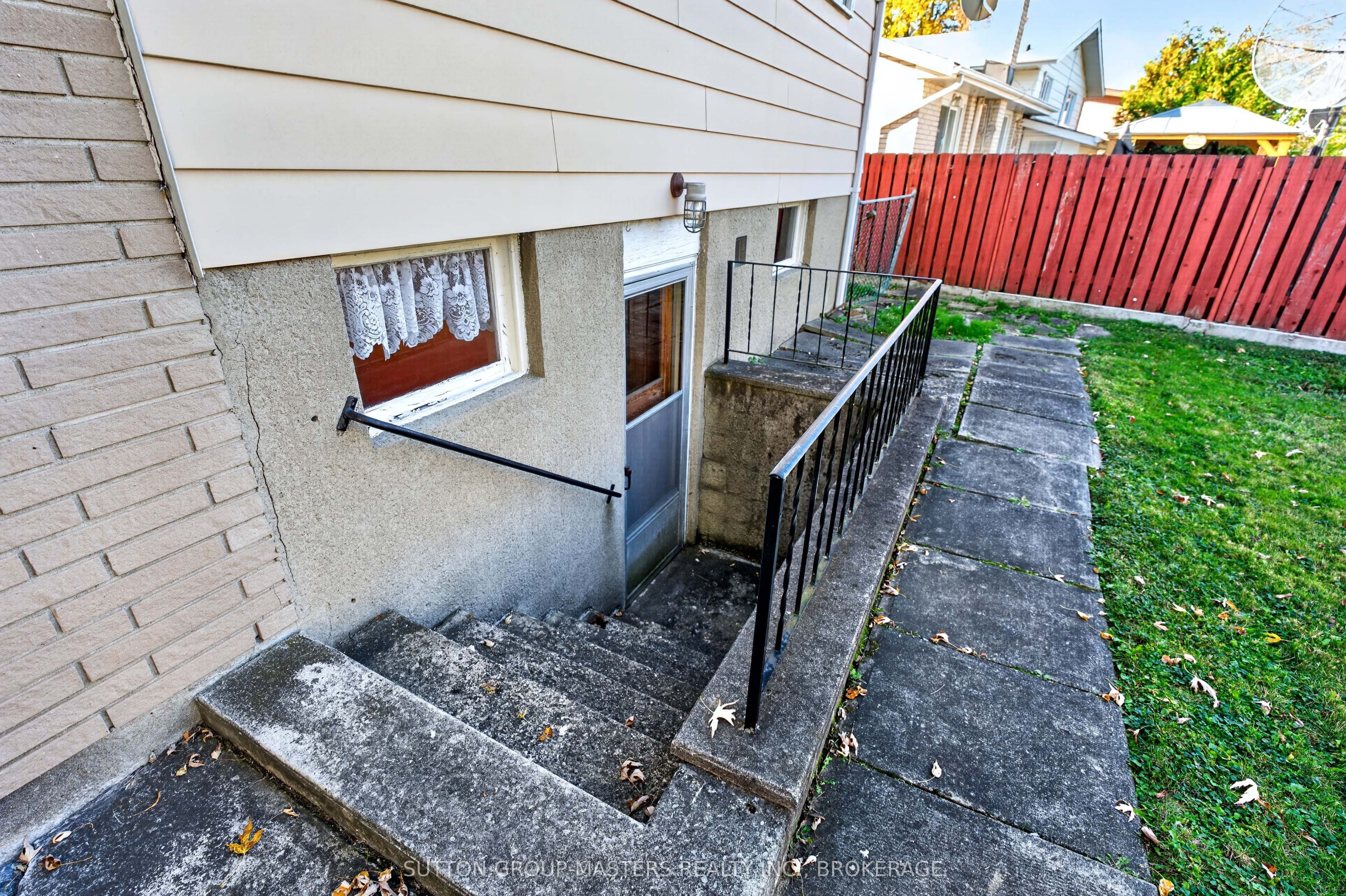 91 Conacher Drive Property Photo 6
