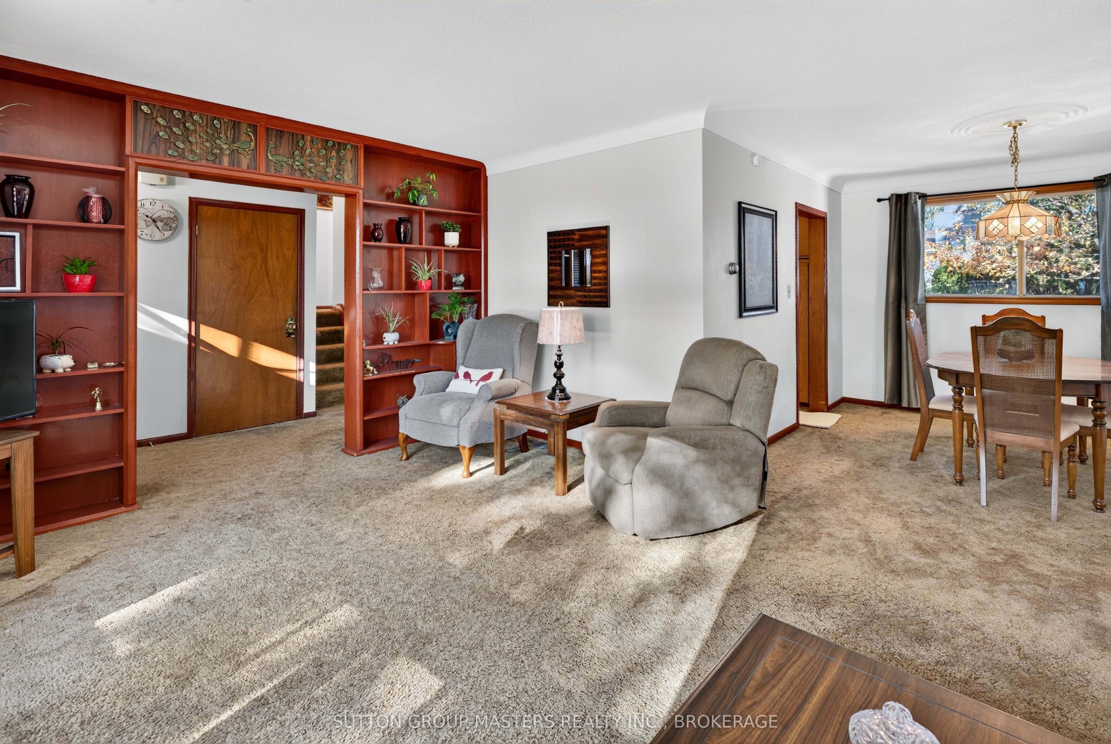 91 Conacher Drive Property Photo 12